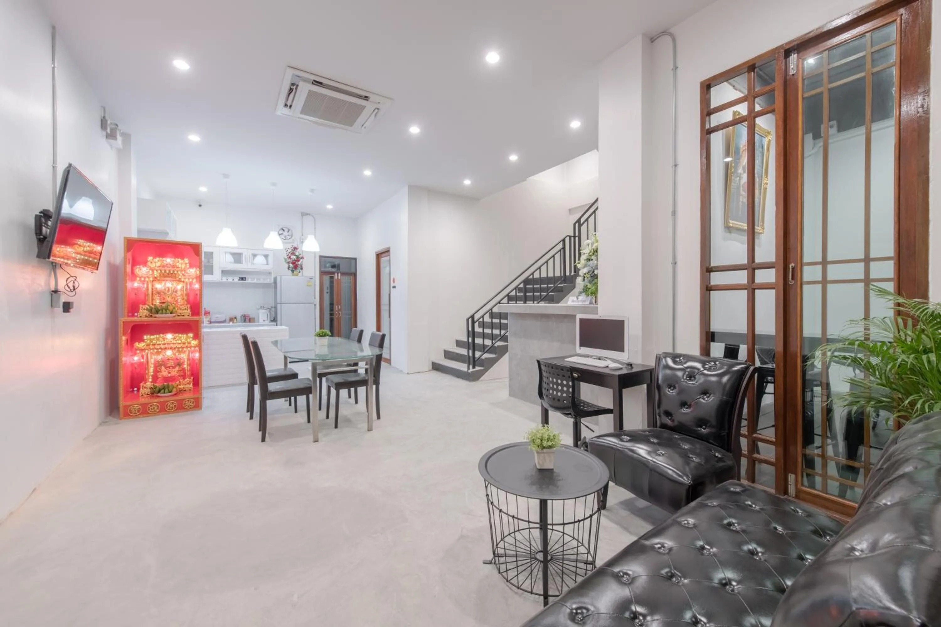 Lobby or reception in Tiny Taladnoi Hostel