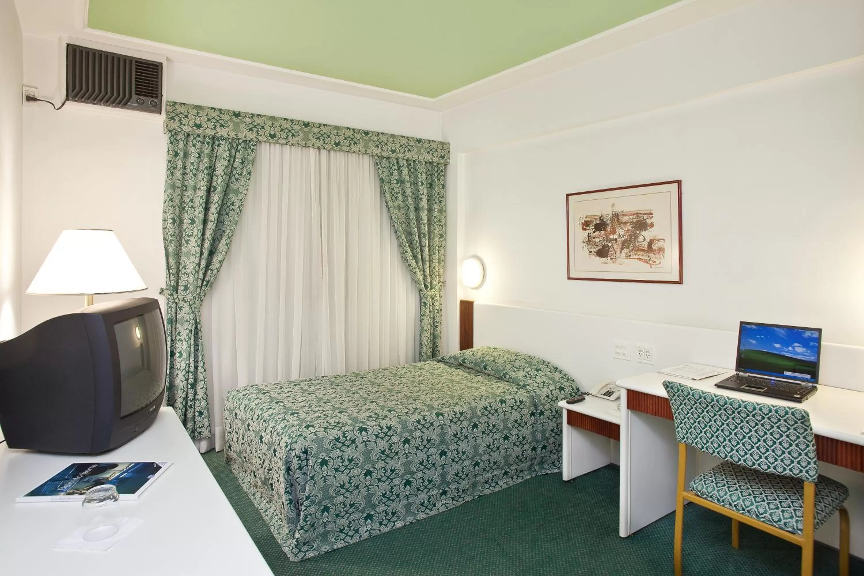 Property building, Bed in Boulevard Plaza