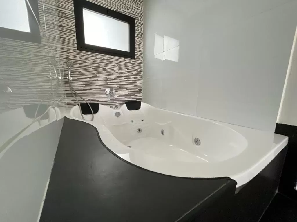 Hot Tub in Lev Eilat Suites