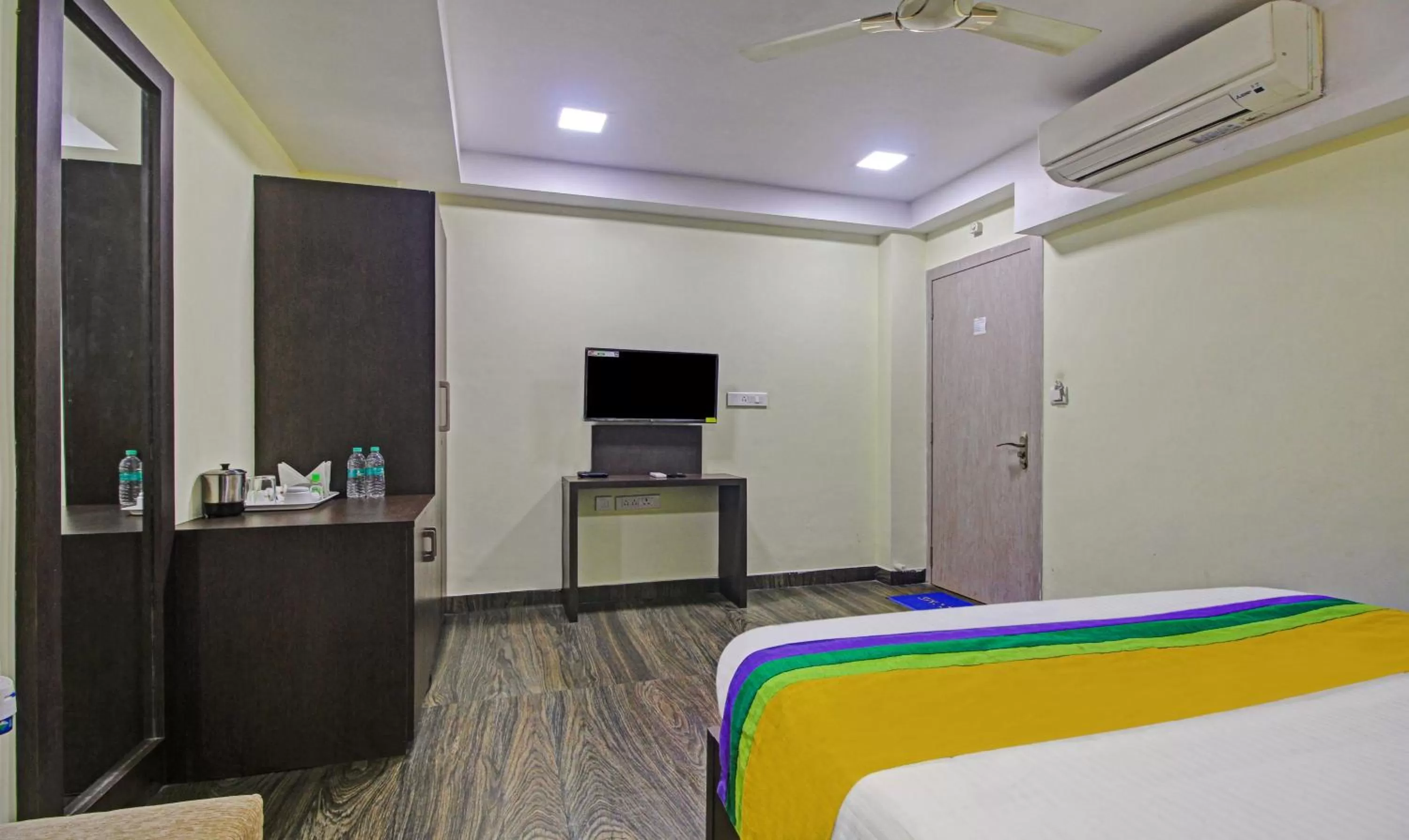 TV and multimedia, Bed in Itsy Hotels Reotel Near Rabindra Sarobar