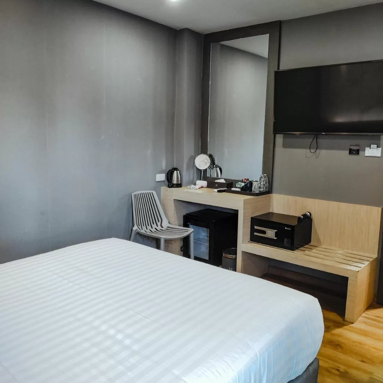 Bedroom in Hyde Park Hotel Bangkok