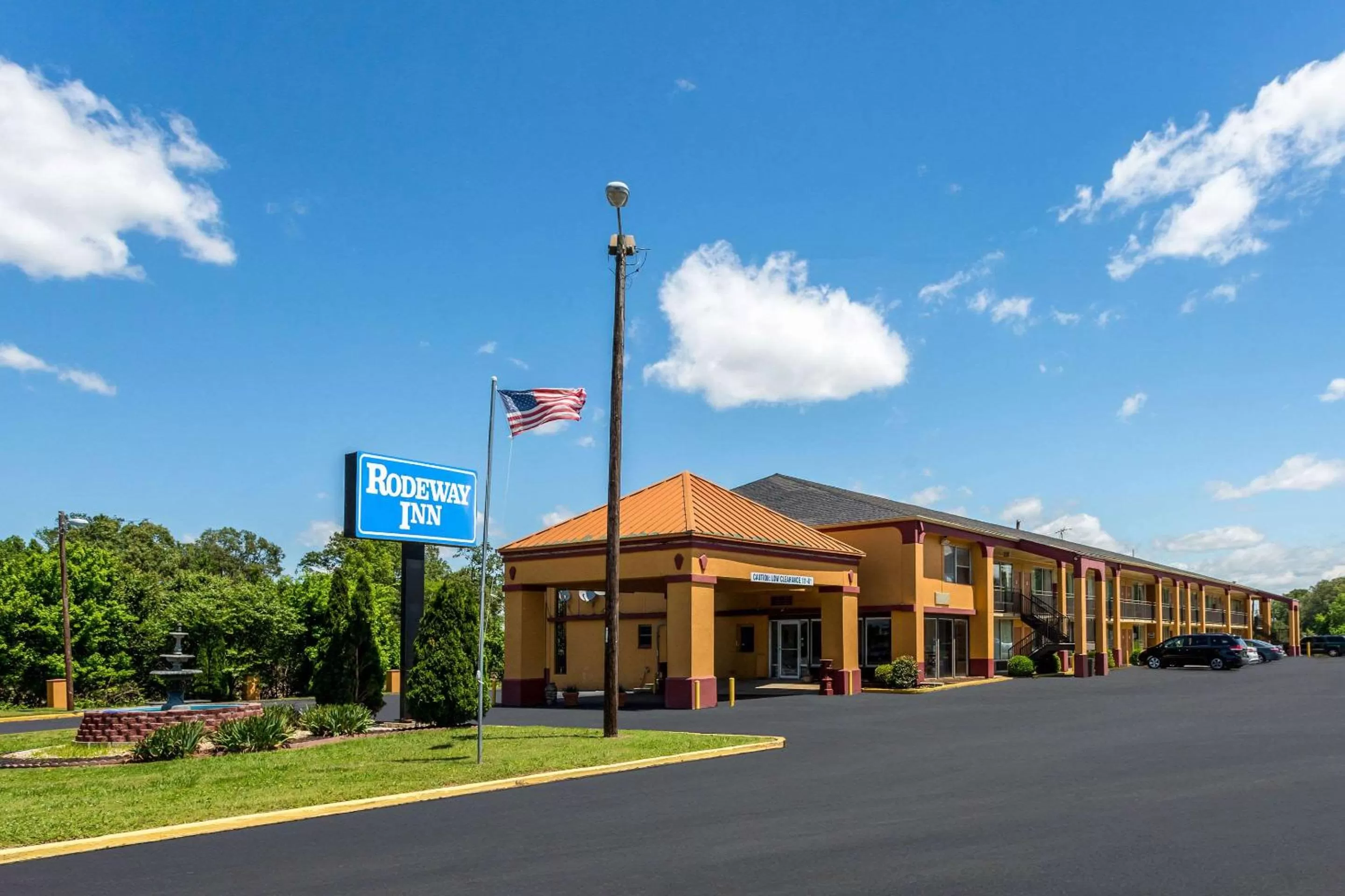 Property building in Rodeway Inn Denmark-Jackson