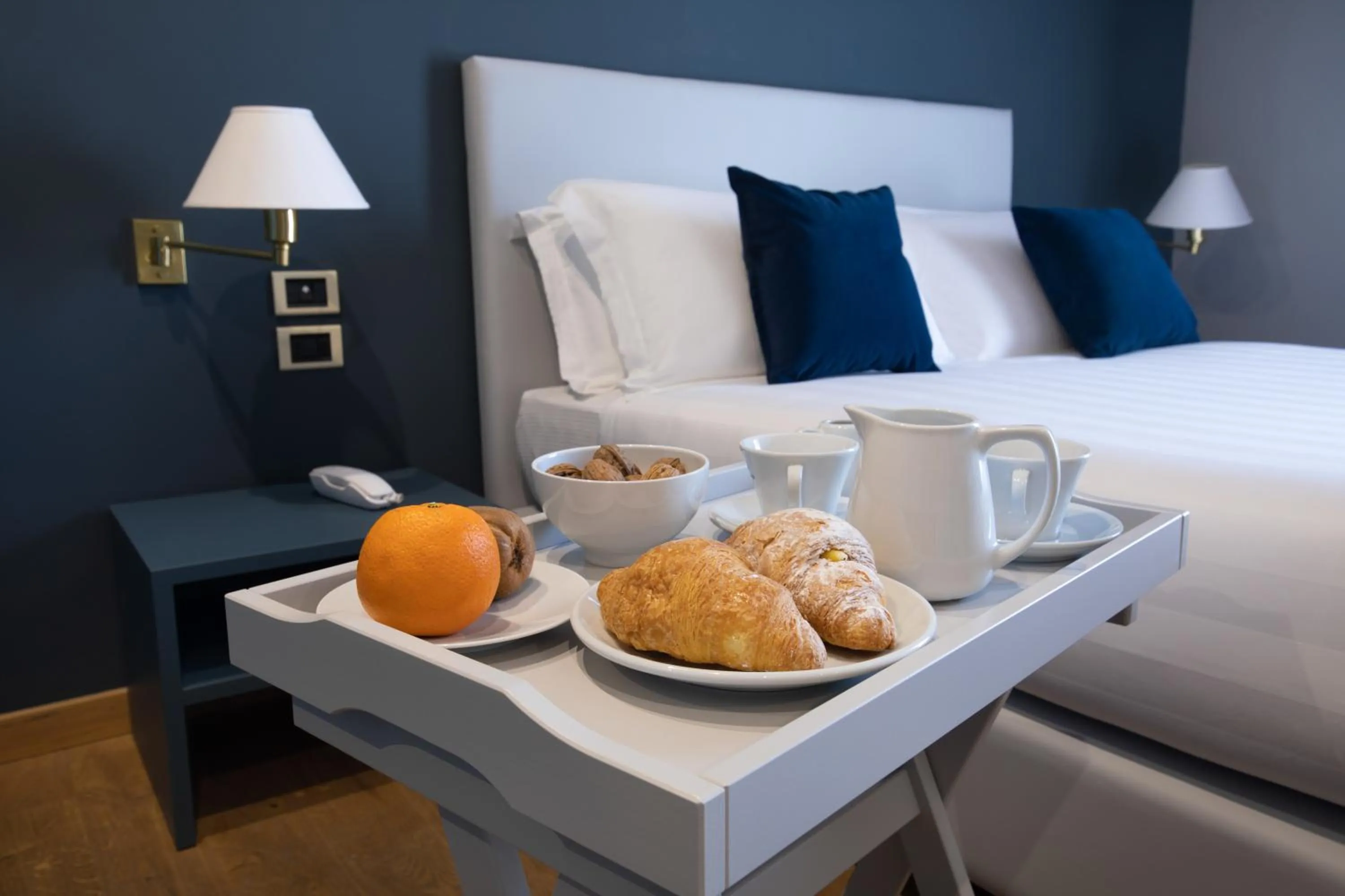 Breakfast, Bed in Hotel Enzo