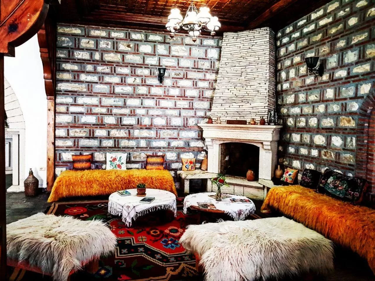 flat iron, Bed in Hotel Berati