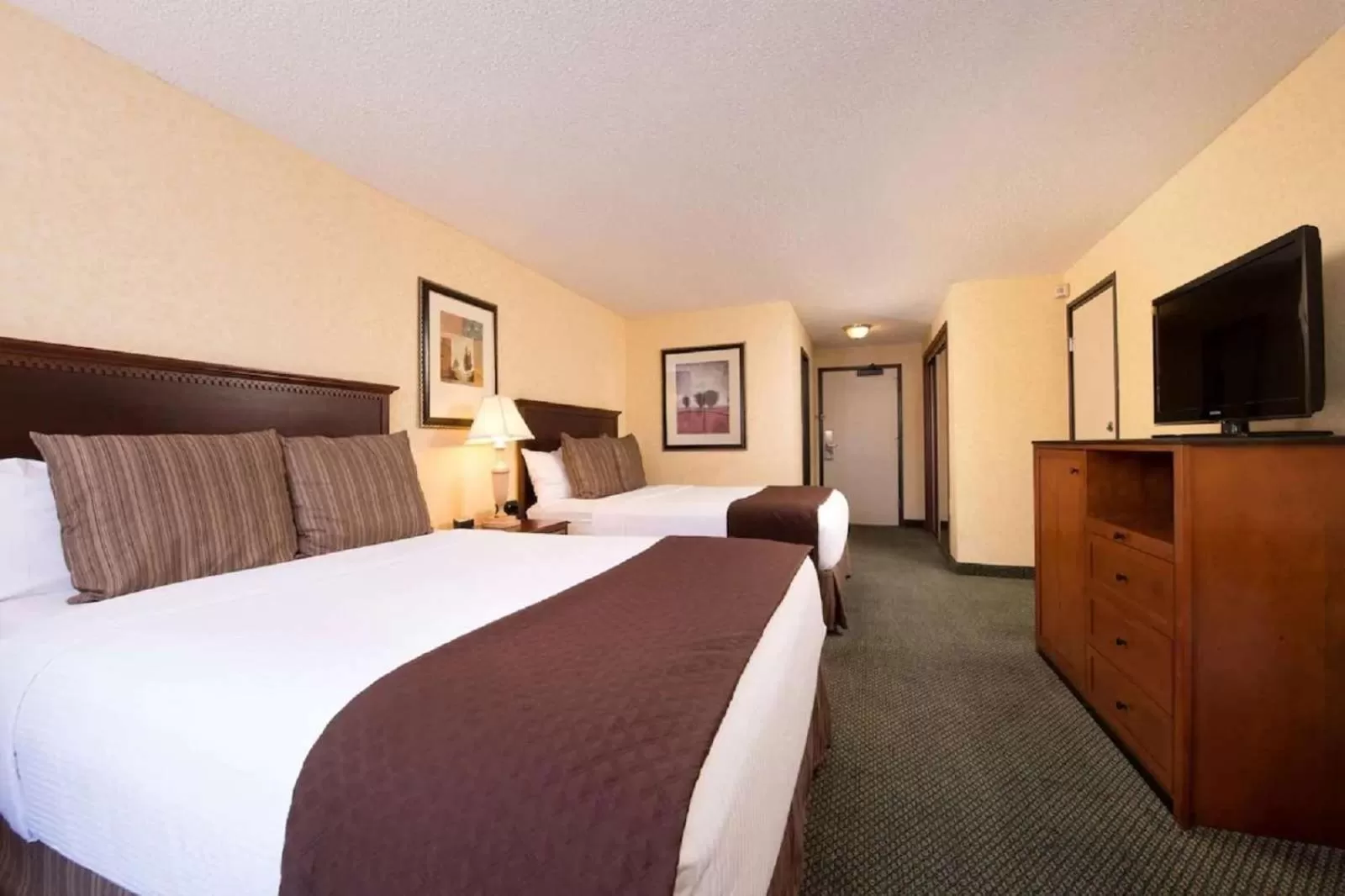 Bedroom, Bed in Red Lion Hotel Pasco Airport & Conference Center