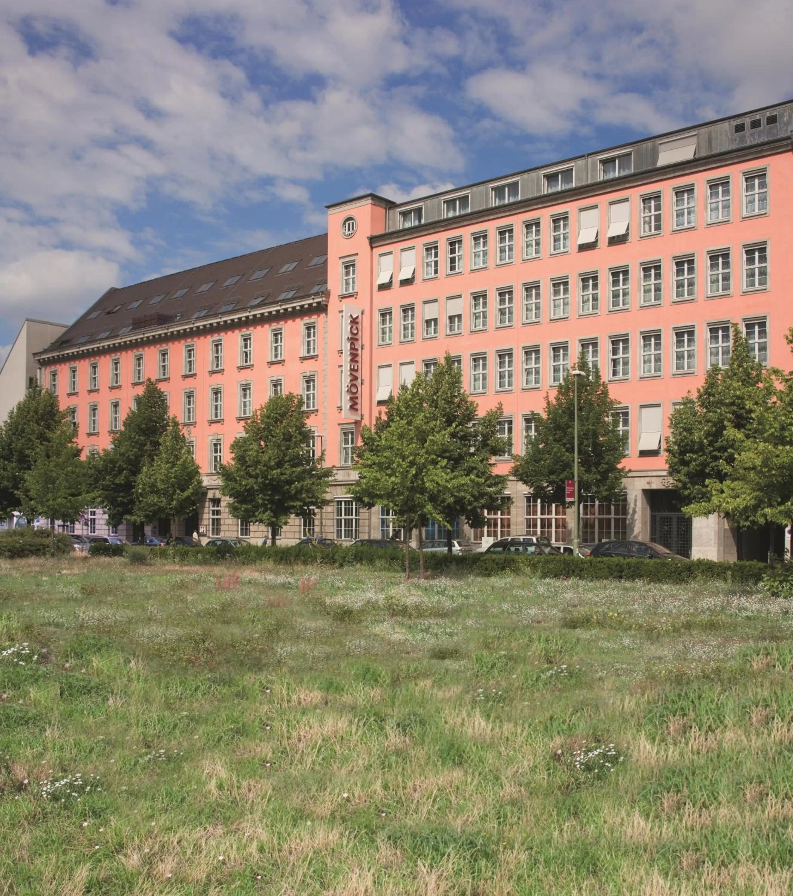 Facade/entrance, Property Building in Mövenpick Hotel Berlin Am Potsdamer Platz