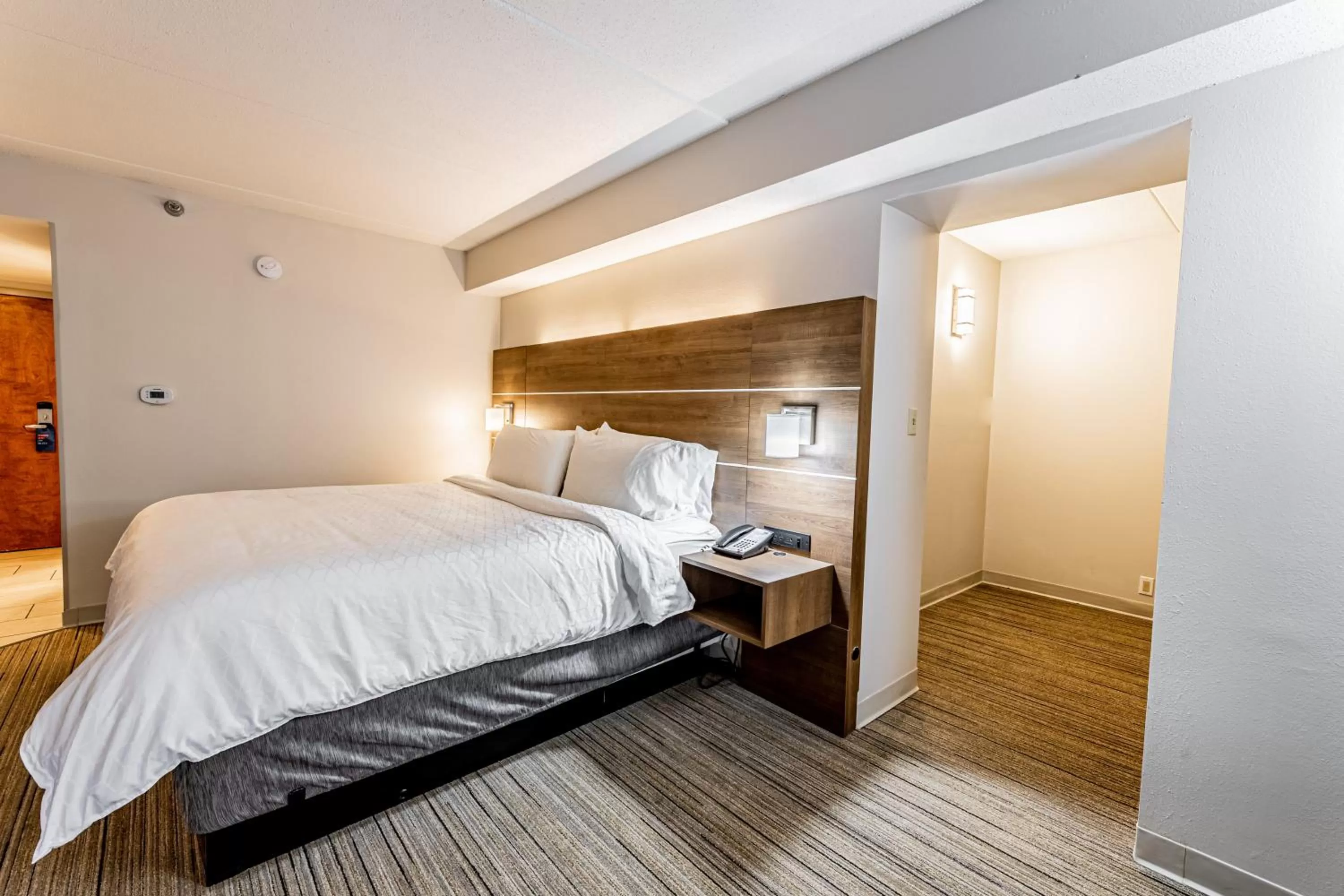 Photo of the whole room, Bed in Holiday Inn Express Indianapolis South by IHG