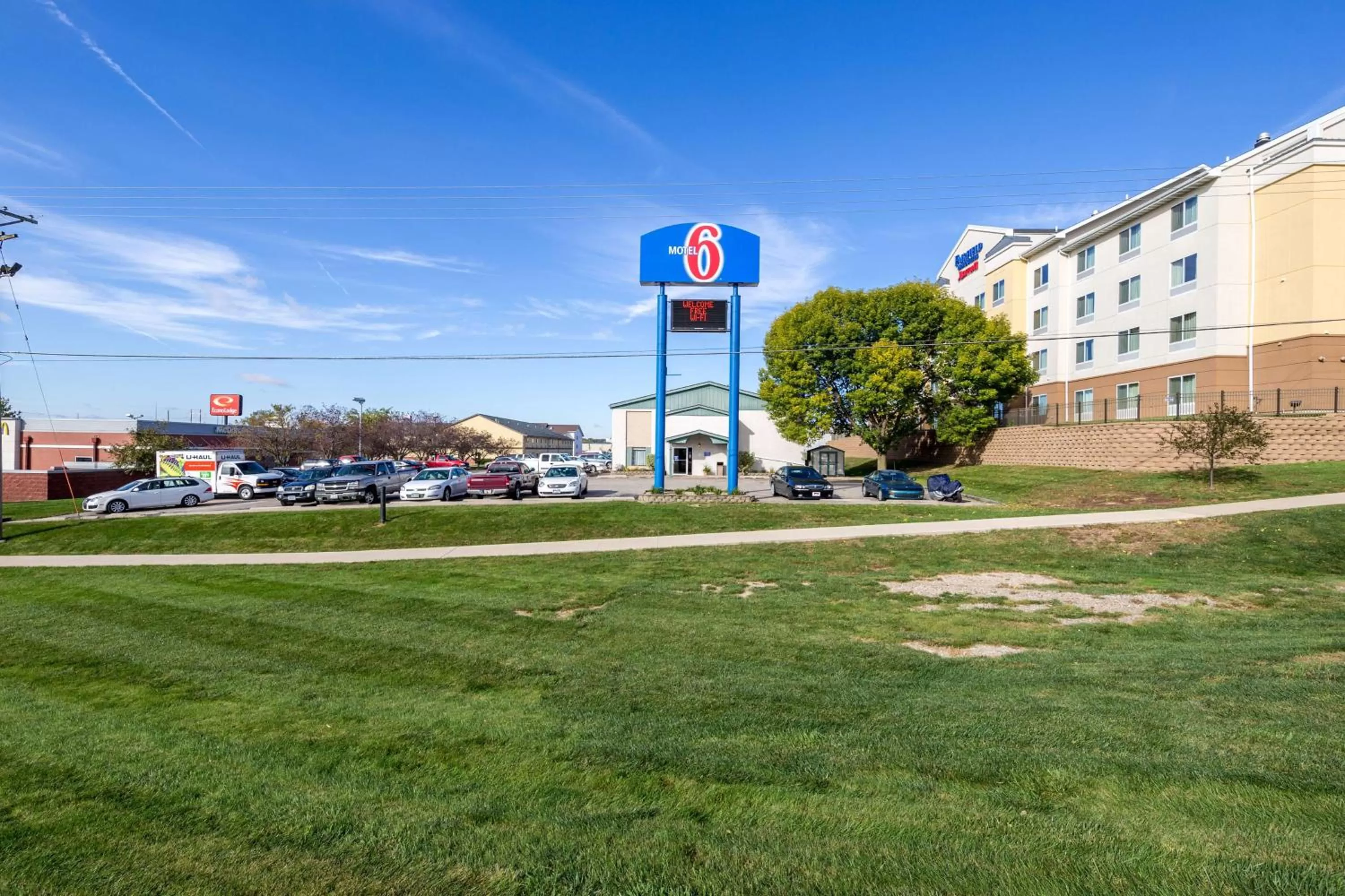 Property building in Motel 6-Cedar Rapids, IA - Airport