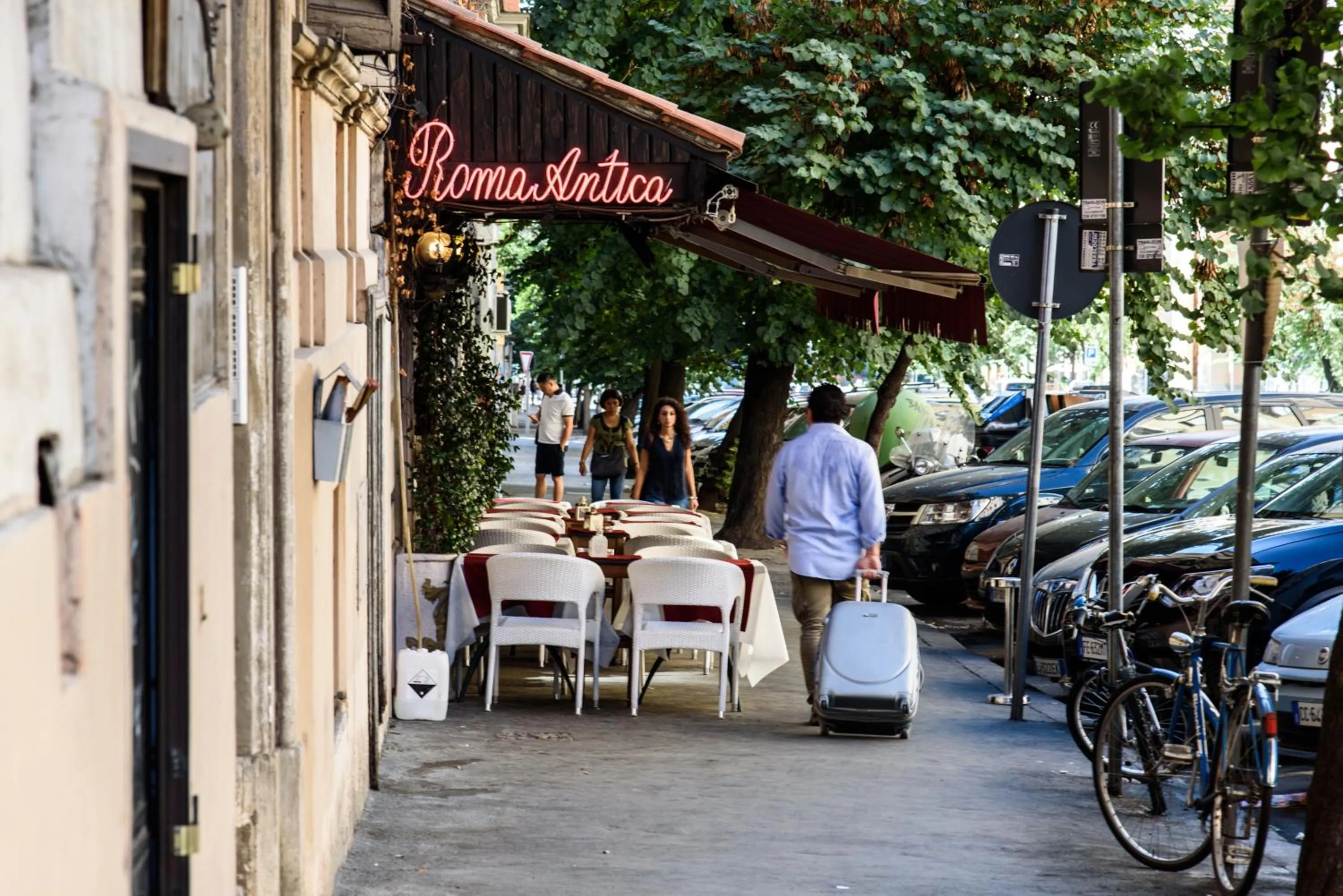 Restaurant/places to eat in In the Center Guesthouse