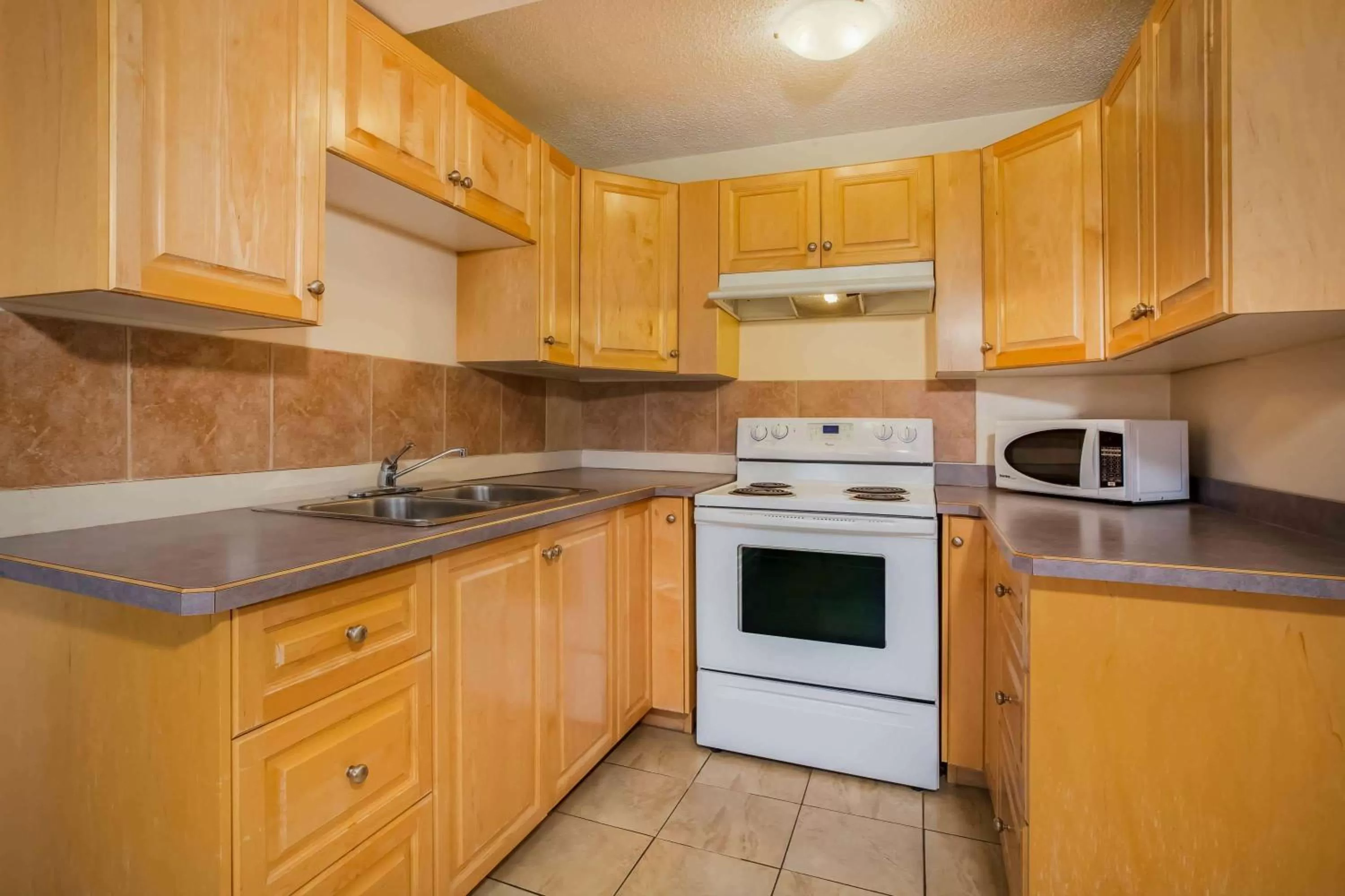 Photo of the whole room in Super 8 by Wyndham Smoky Lake