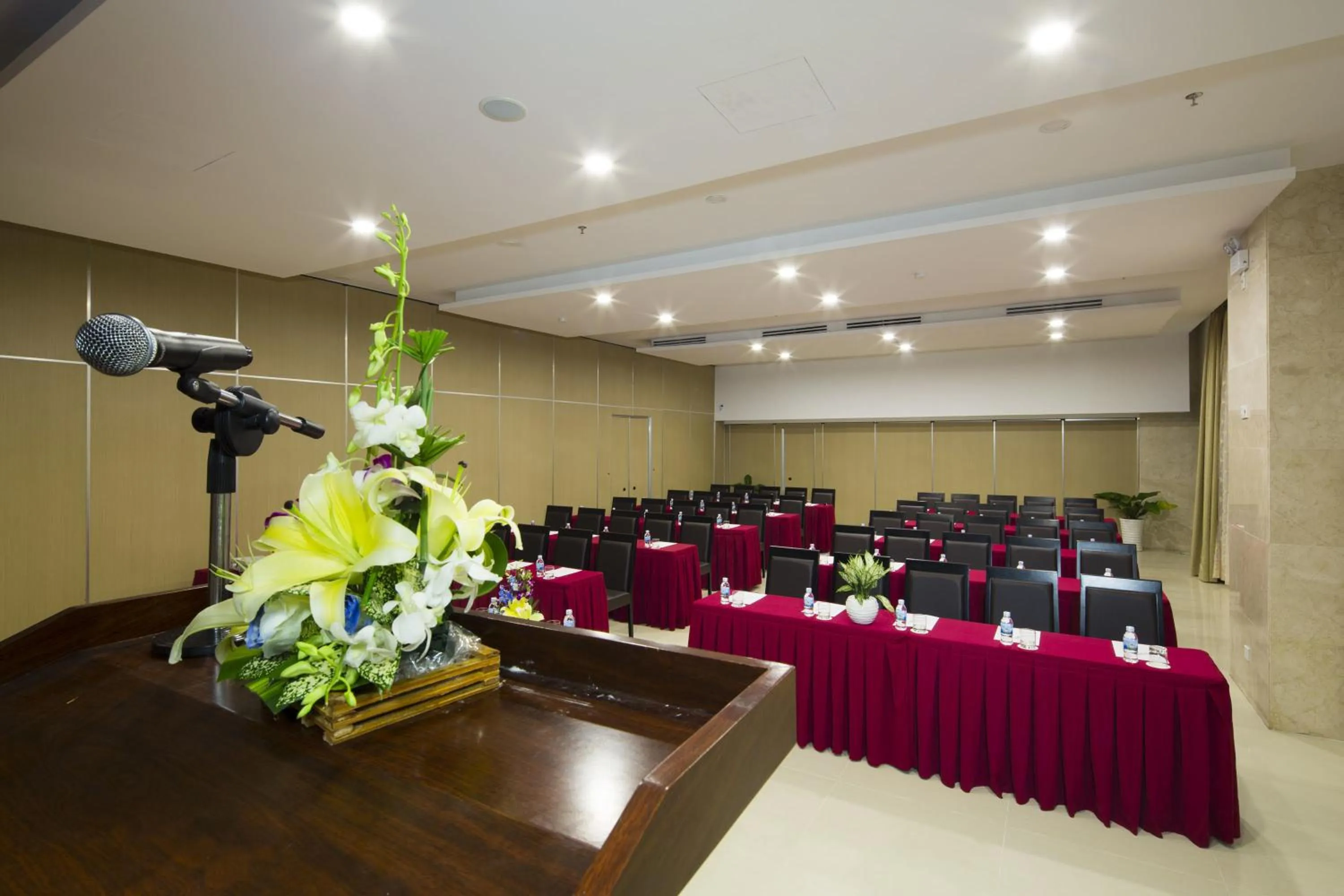 Banquet/Function facilities in Dendro Gold Hotel