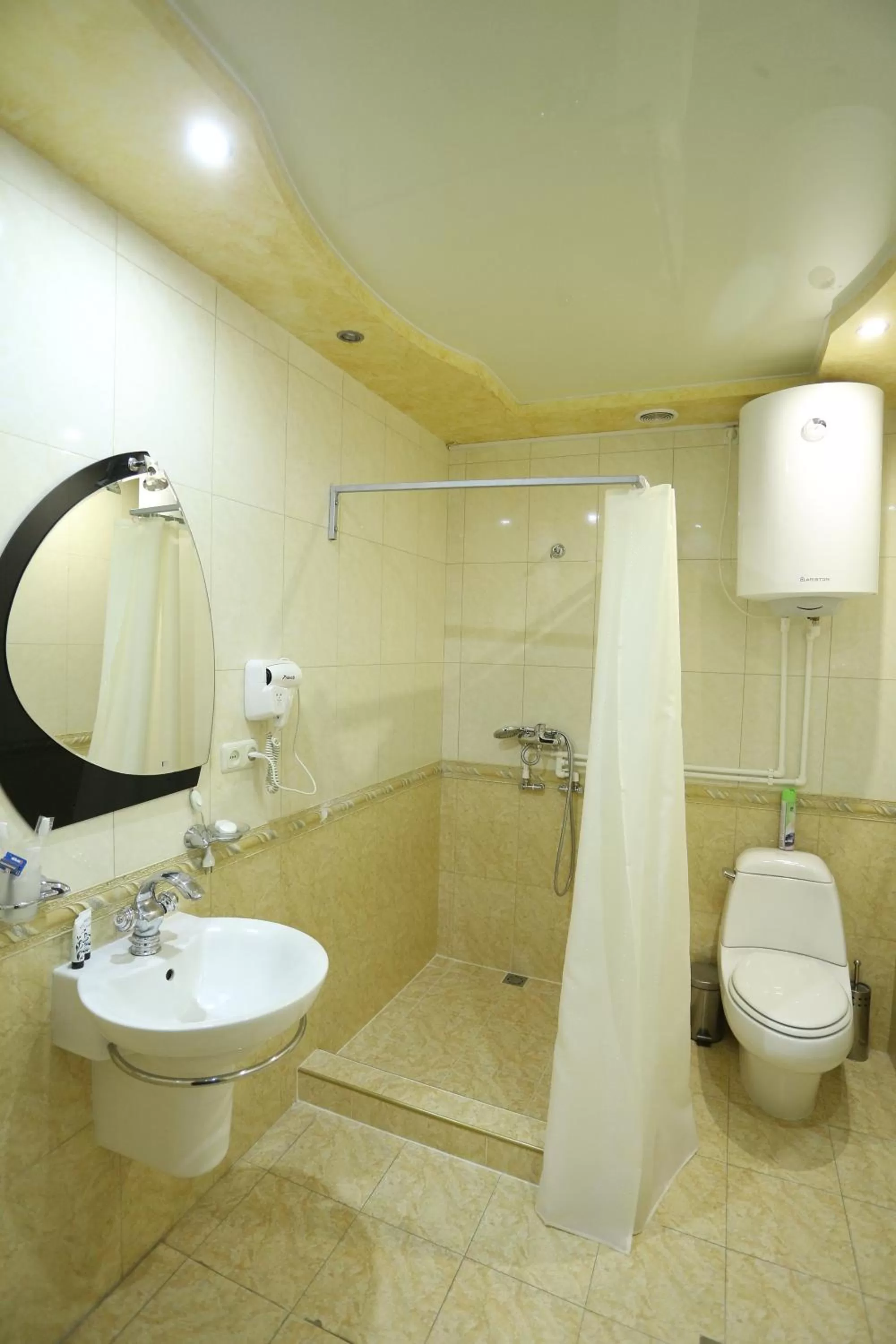 Bathroom in Vanatur Hotel