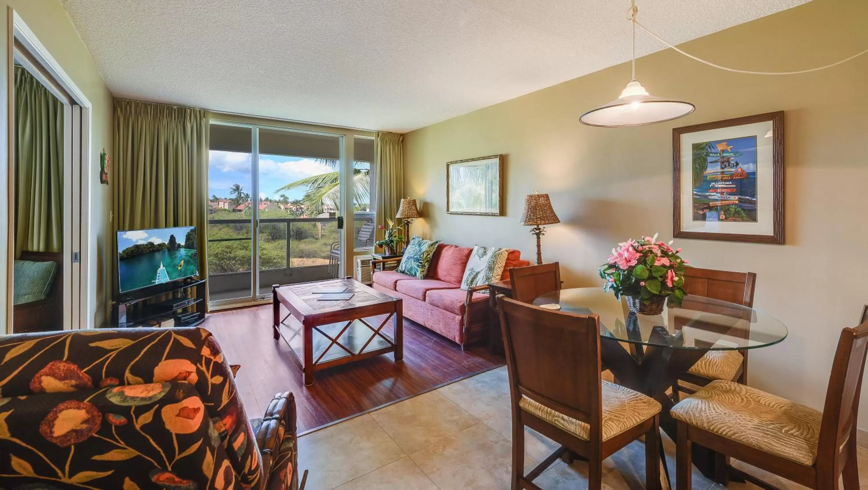 Living room in Castle At Maui Banyan
