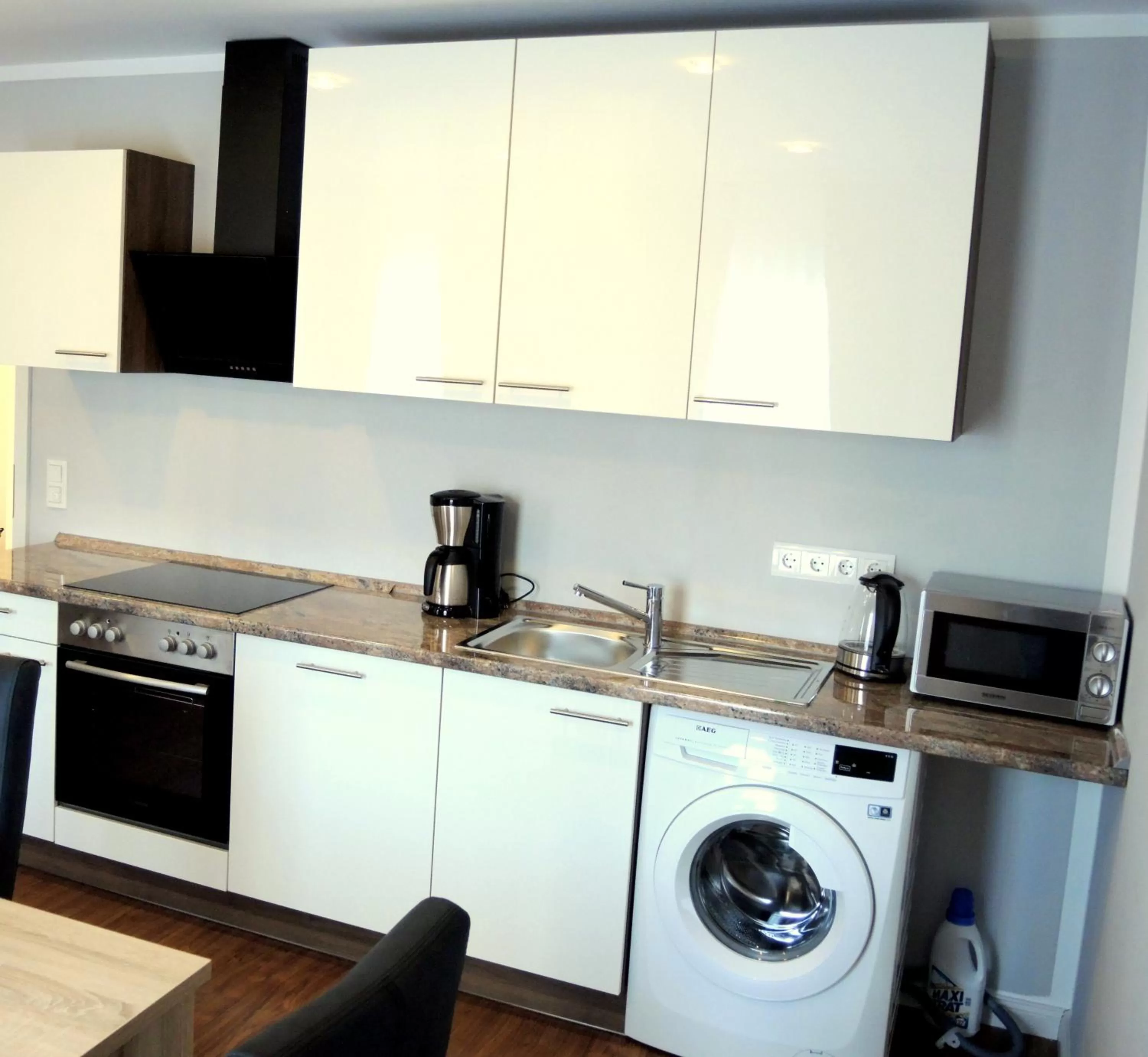 Kitchen or kitchenette, Kitchen/Kitchenette in Merkel Villa Apartamente