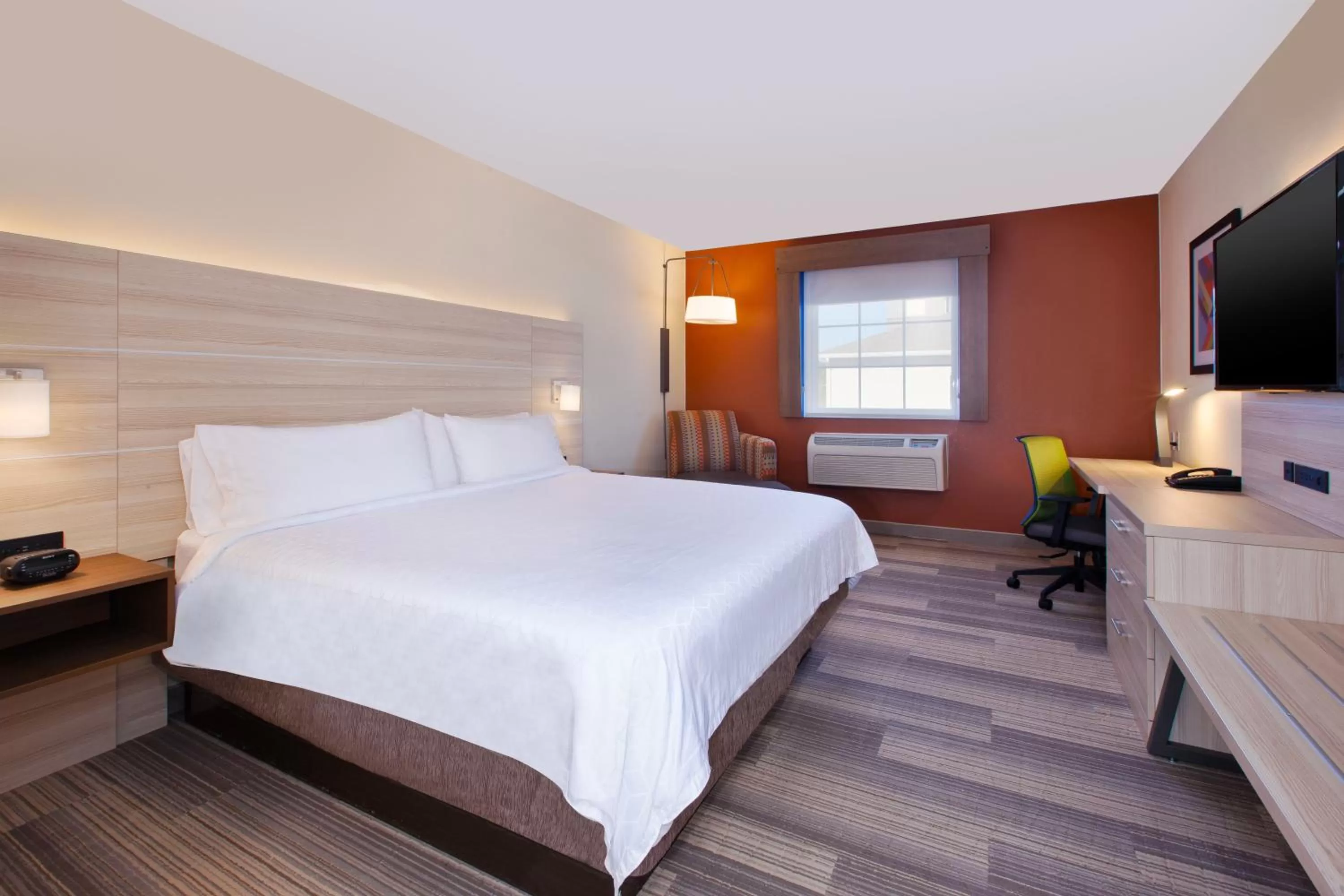 Photo of the whole room, Bed in Holiday Inn Express Absecon-Atlantic City Area by IHG