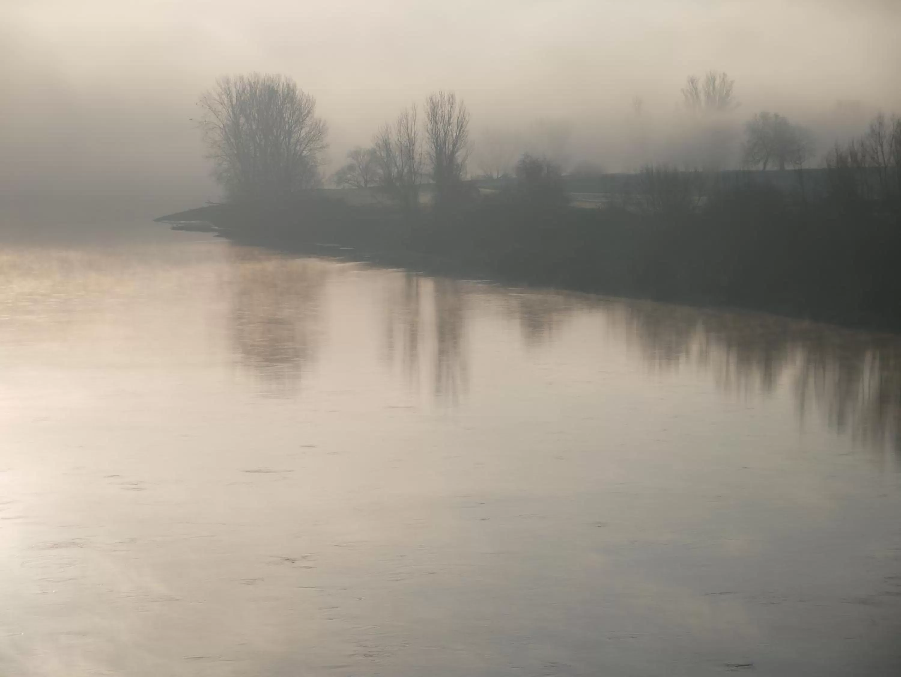 River view in CÔTE GARONNE le BALCON DES DAMES -hôtel et restaurant- Tonneins Fauillet Marmande - vue panoramique bord de Garonne chambres climatisées
