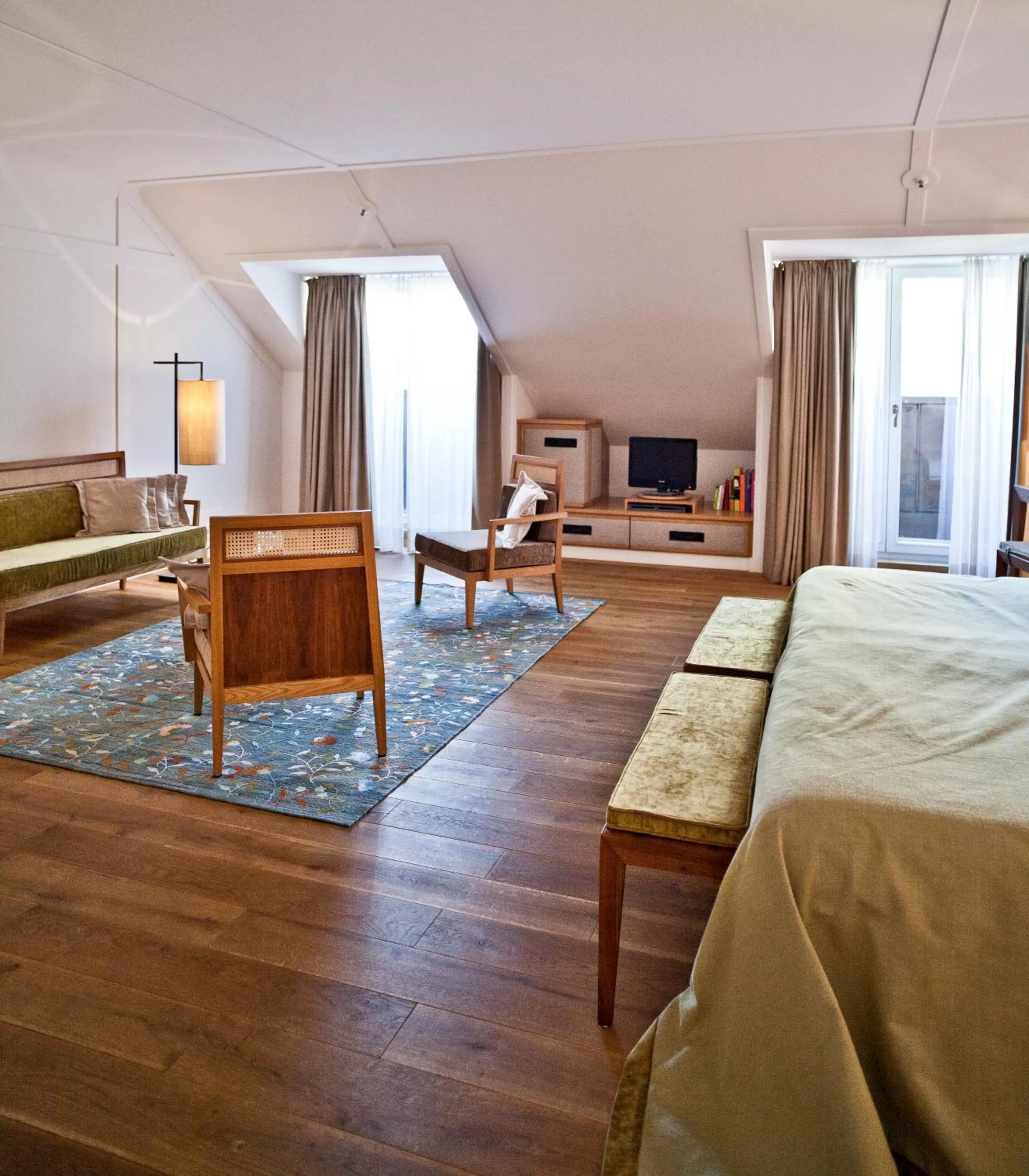 Living room, Bed in Louis Hotel