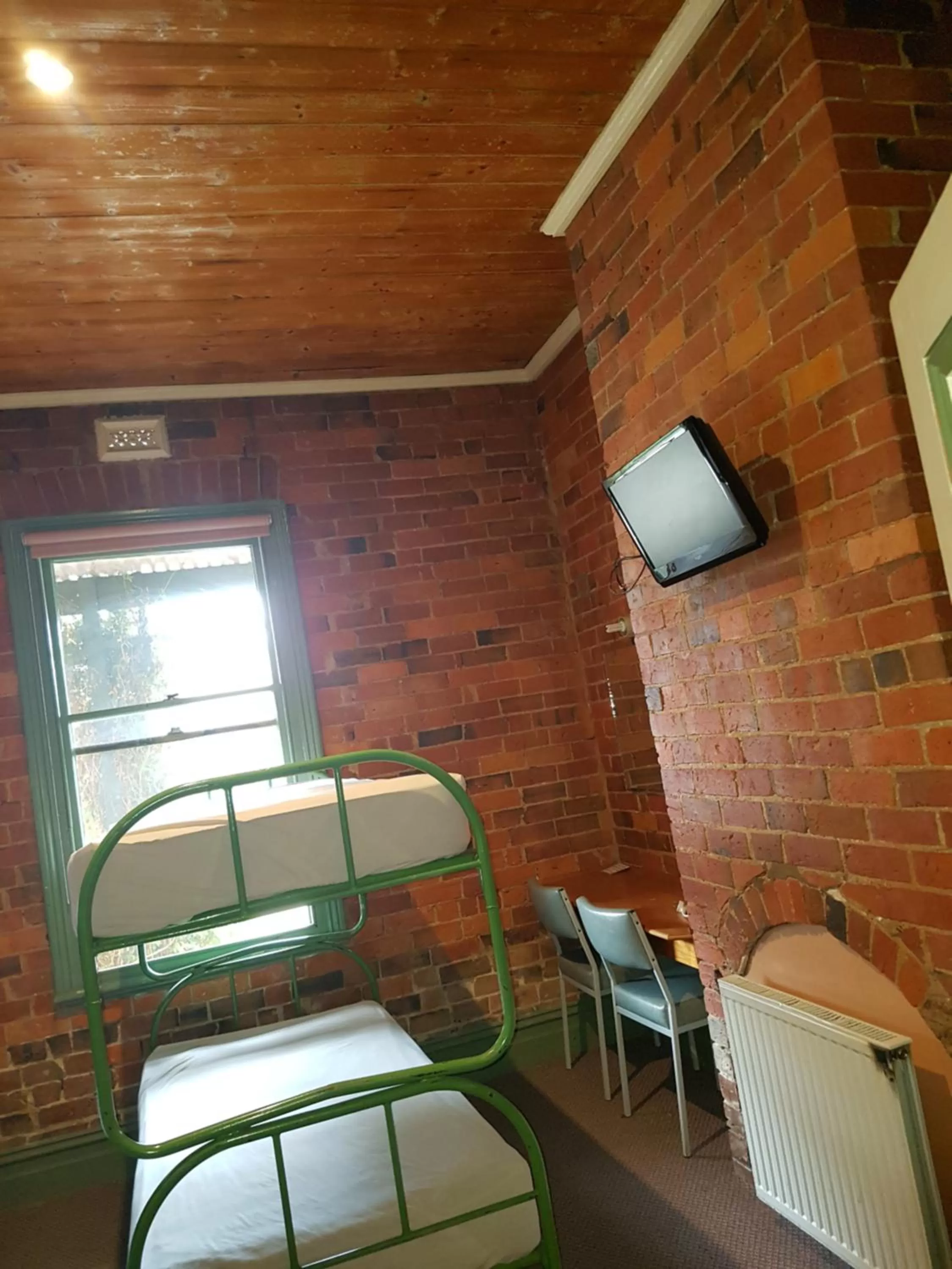 bunk bed, Seating Area in Mansfield Travellers Lodge