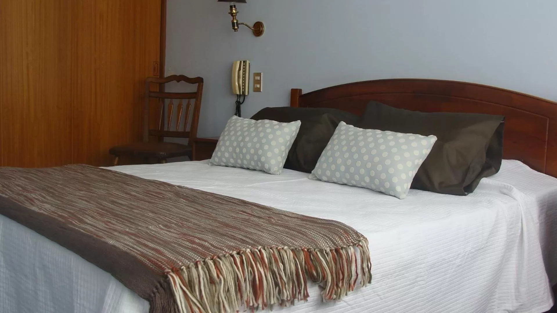 Bed in Hotel Chalet Suizo