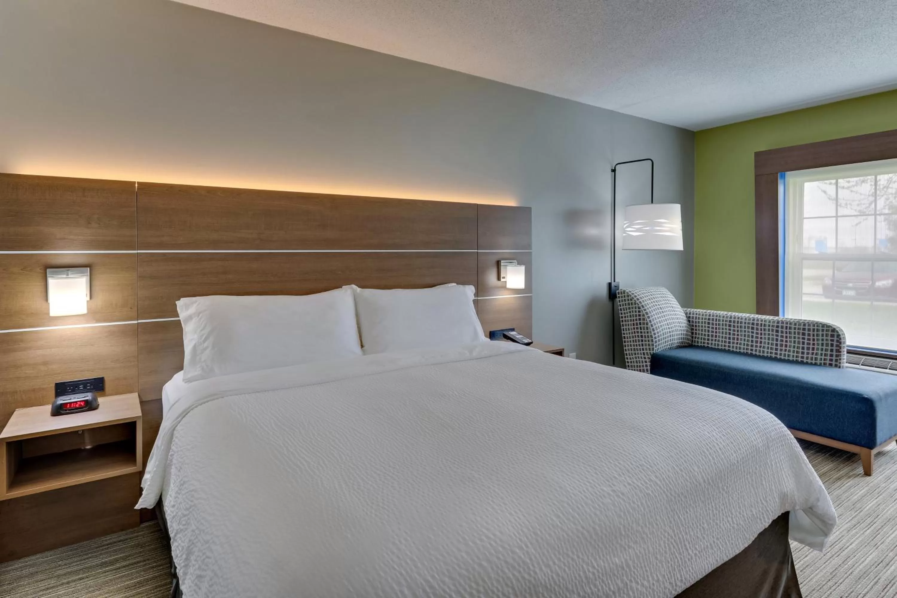 Photo of the whole room, Bed in Holiday Inn Express & Suites Bad Axe by IHG