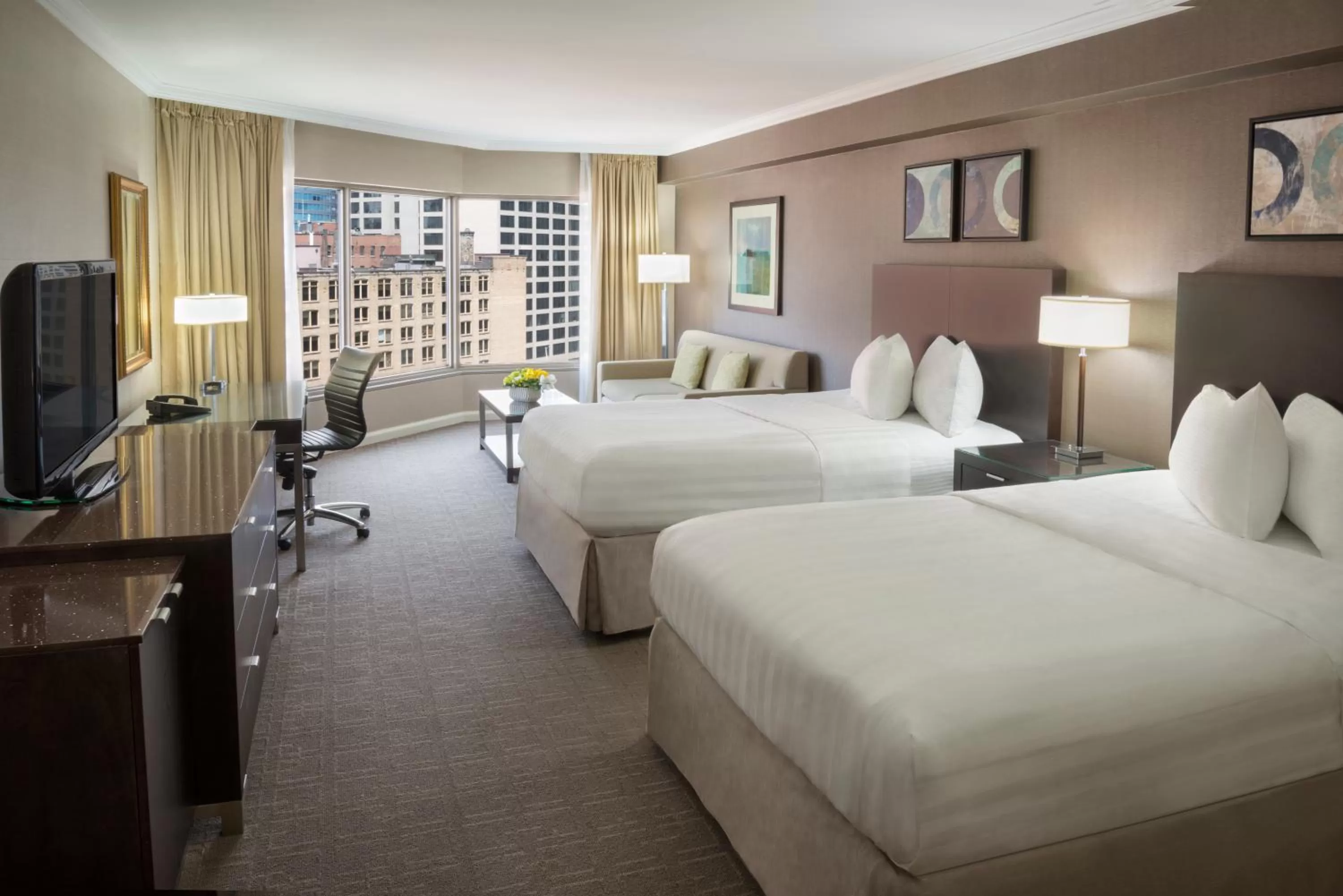 City view, Bed in InterContinental Toronto Centre by IHG
