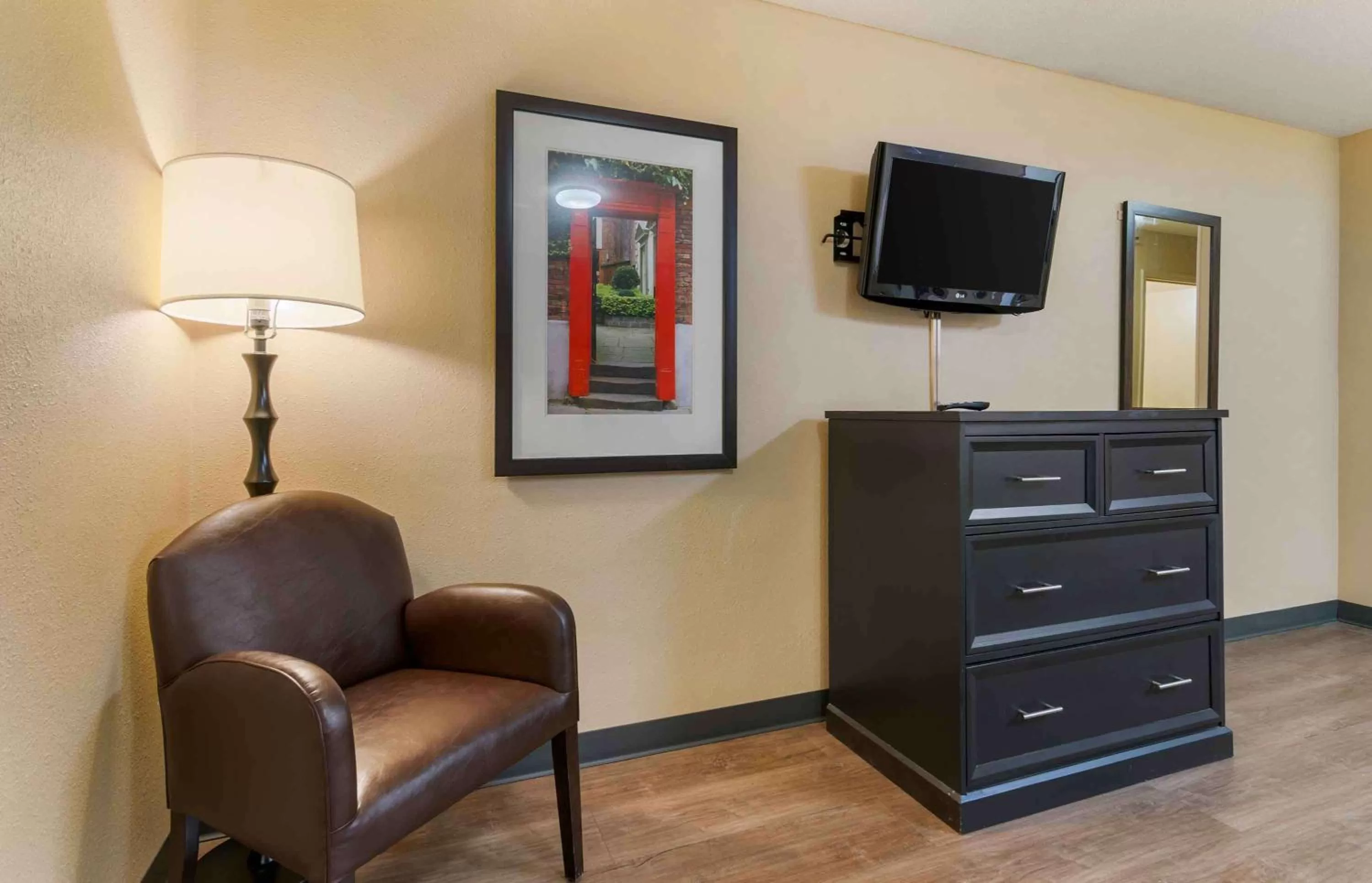 Bedroom in Extended Stay America Select Suites - St Louis - Earth City