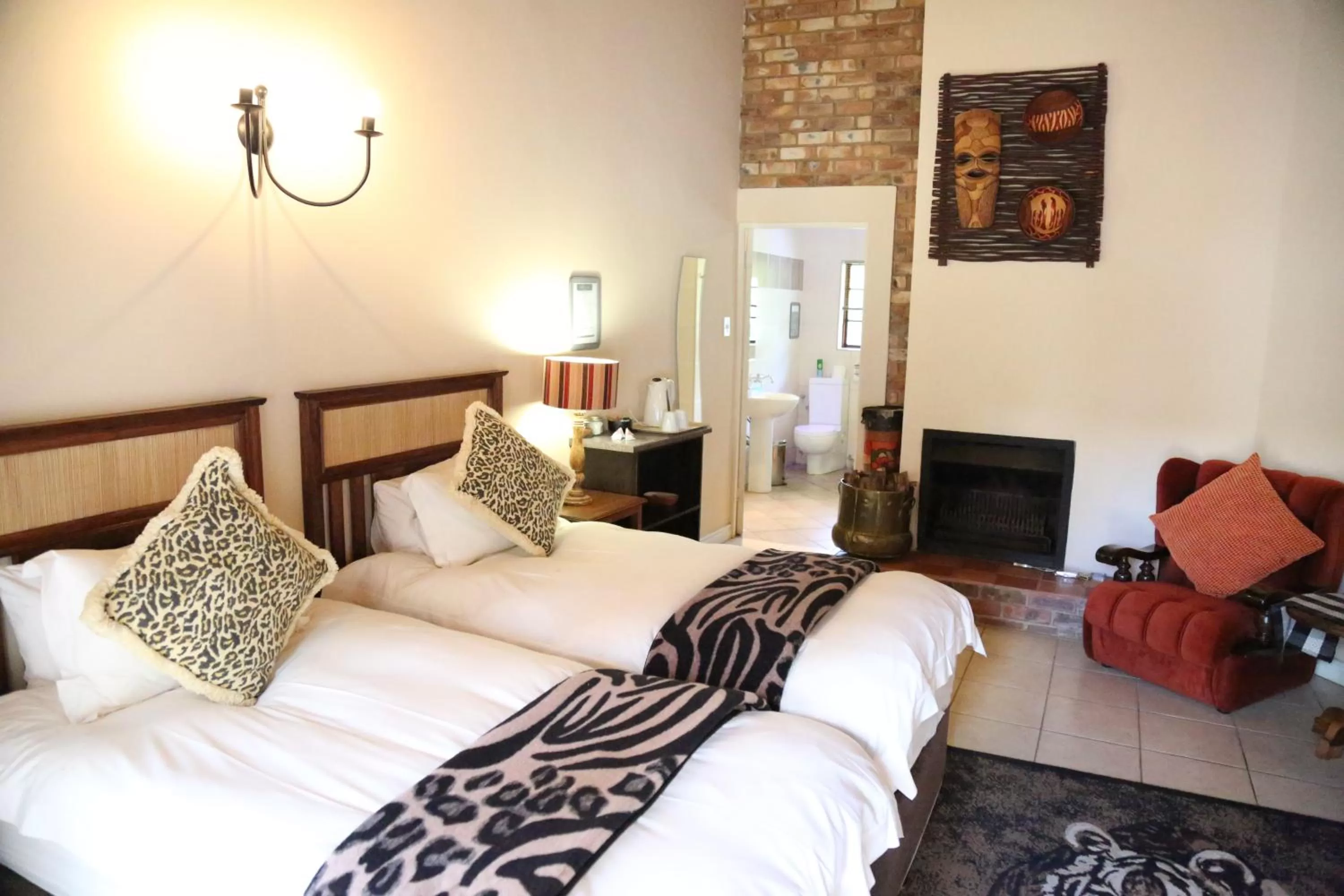 Bed in The Highveld Cape Inn