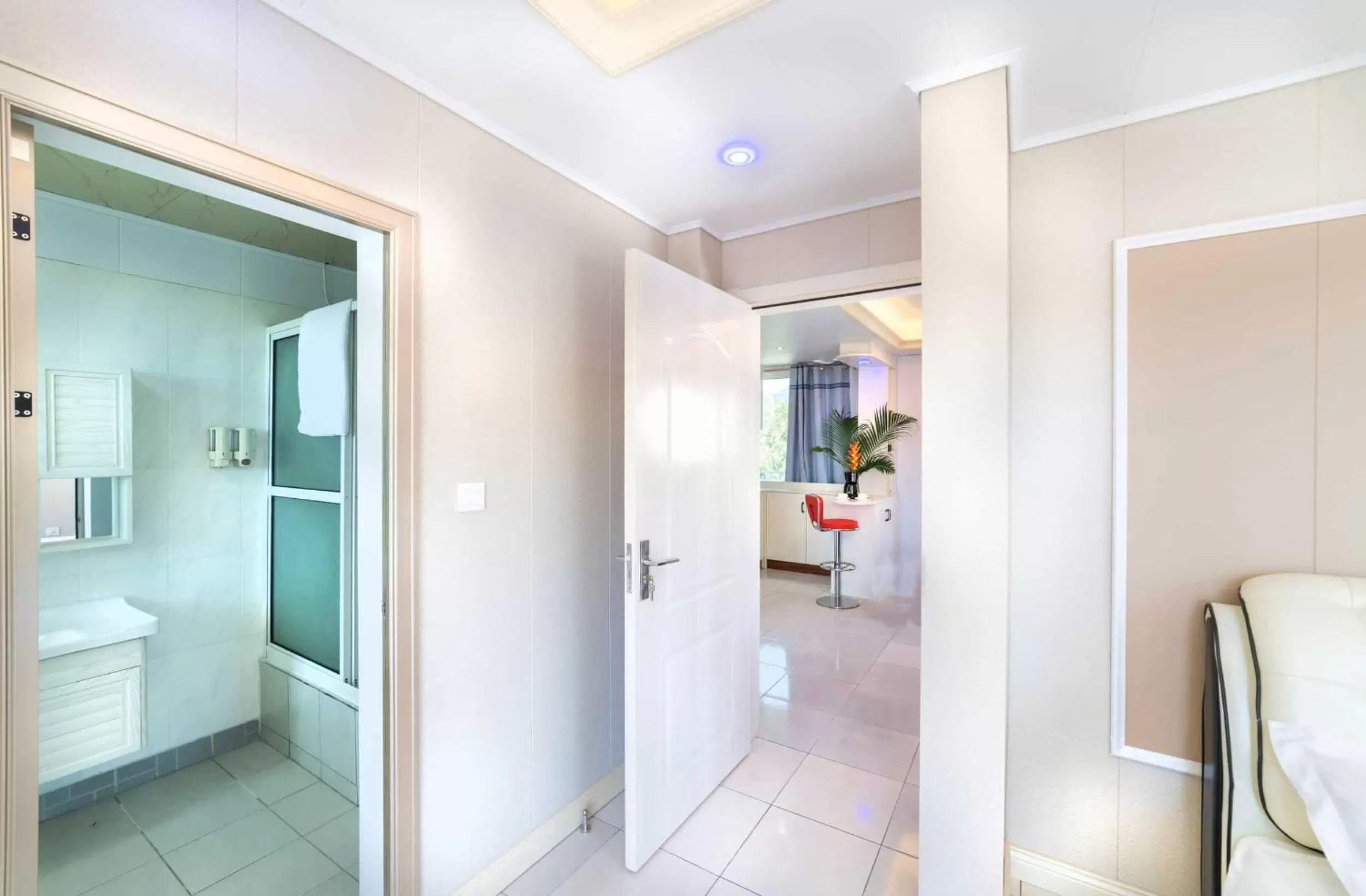 Bathroom in Riverside Hotel