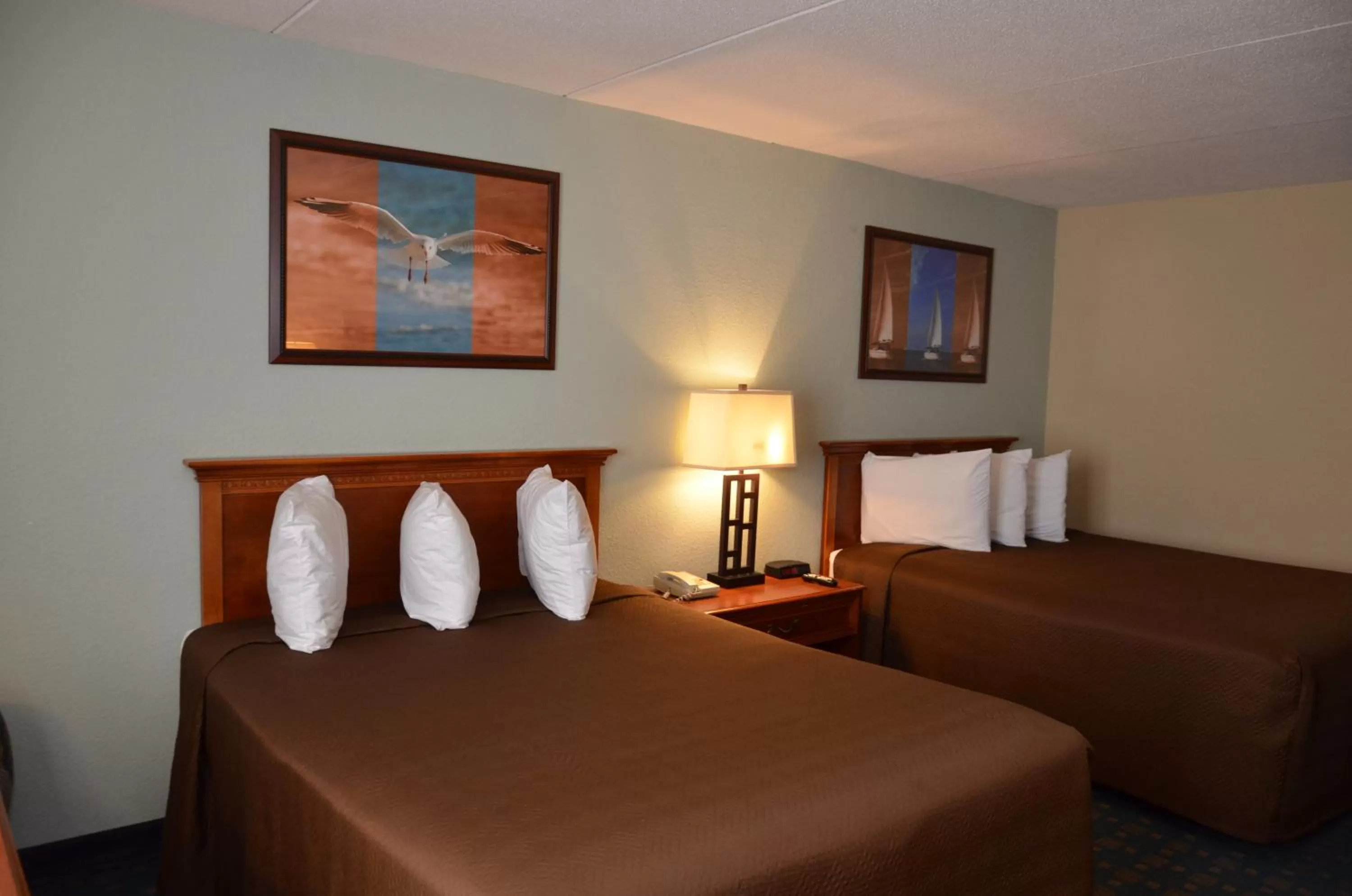 Bed in Tawas Bay Beach Resort & Conference Center