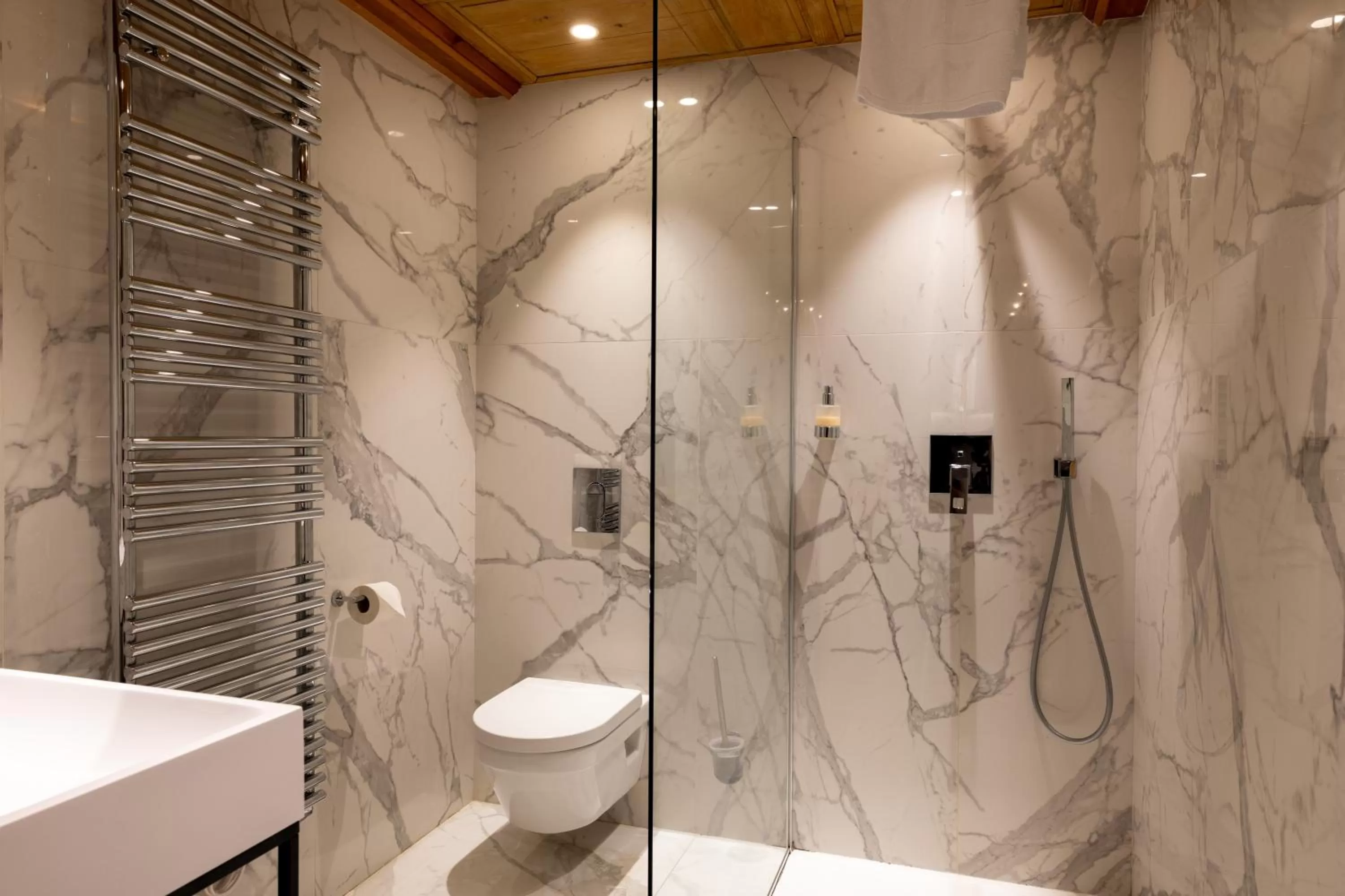 Bathroom in Hôtel La Garenne