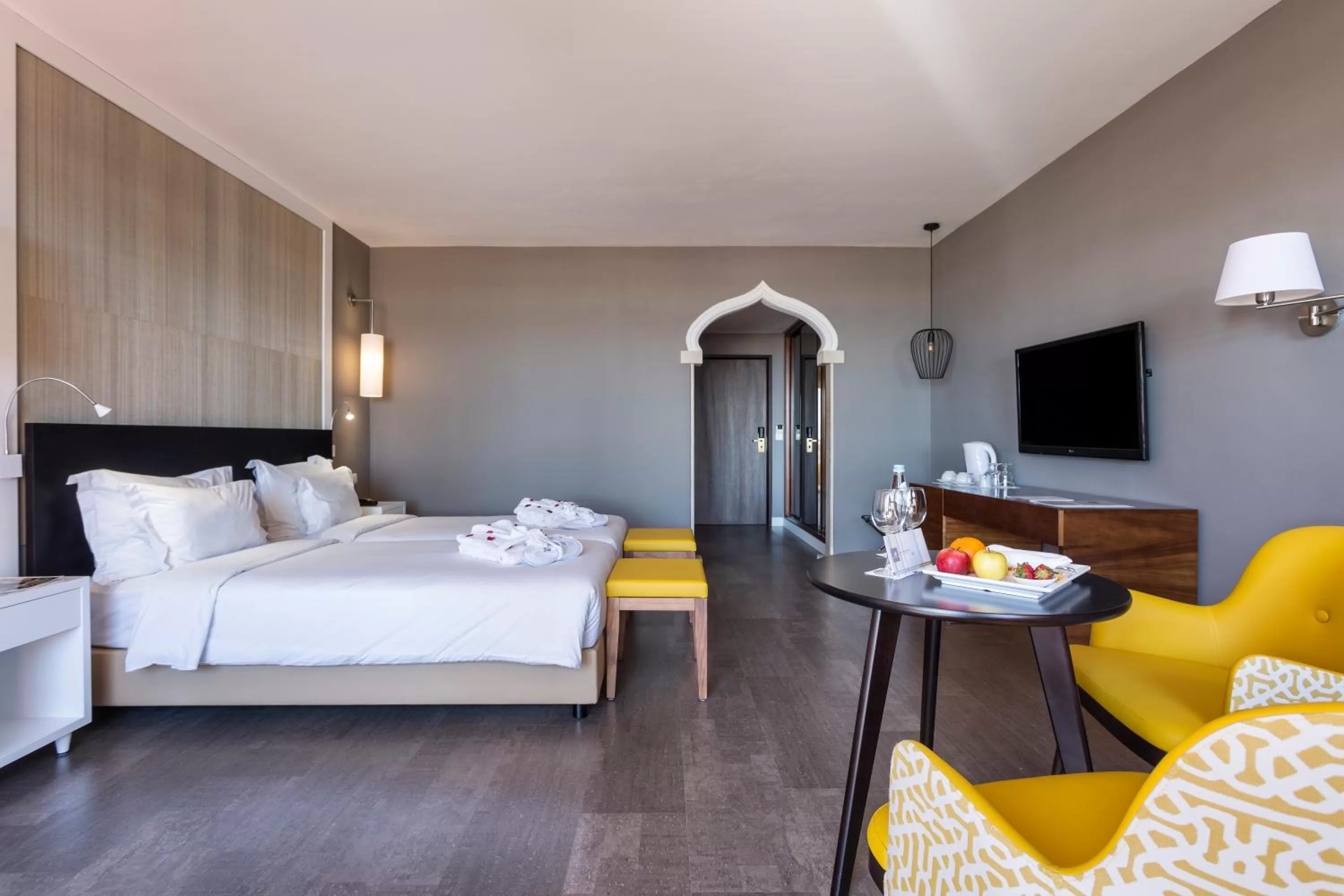 Photo of the whole room, Bed in AP Oriental Beach - Adults Friendly