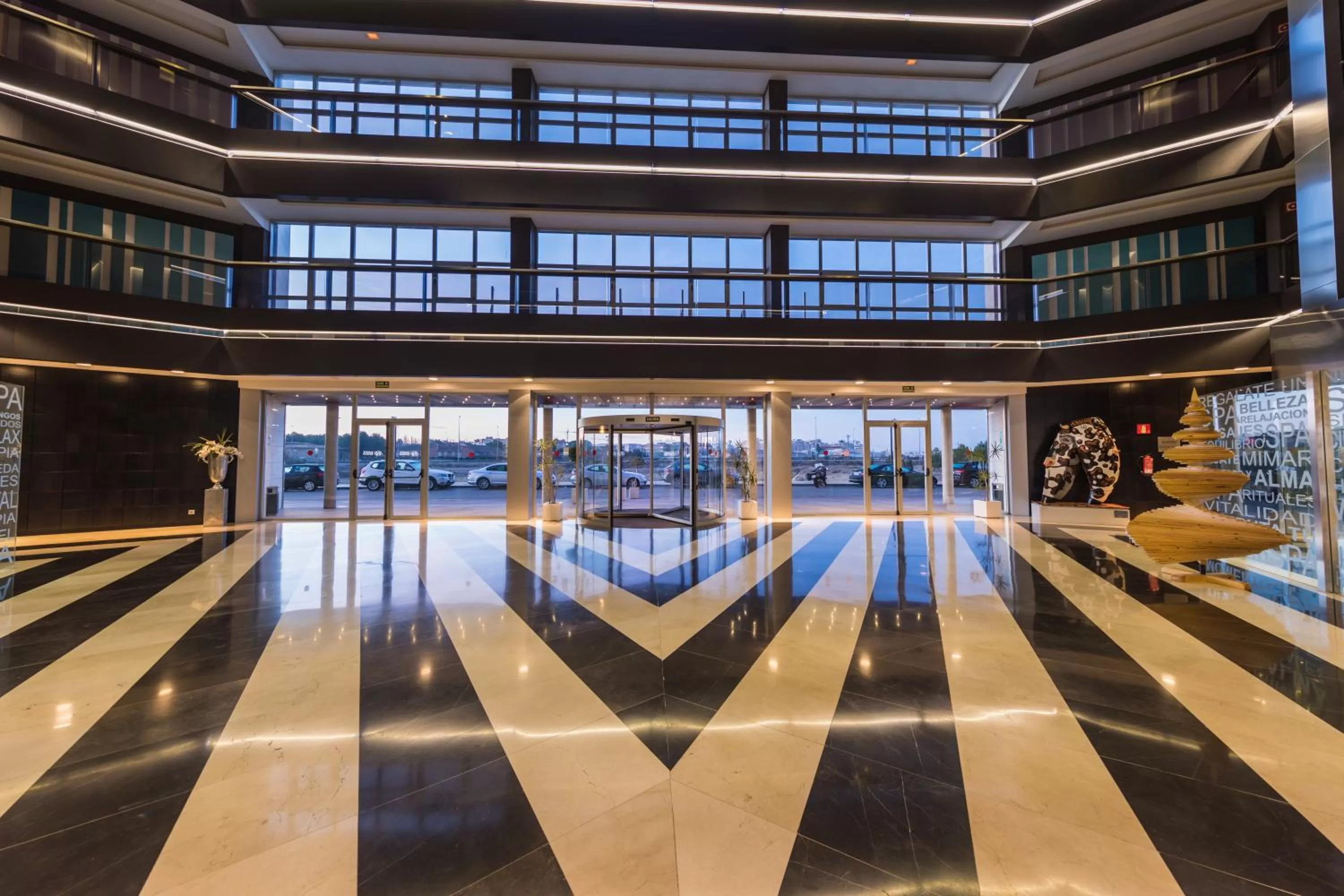 Lobby or reception in Hotel Beatriz Albacete & SPA