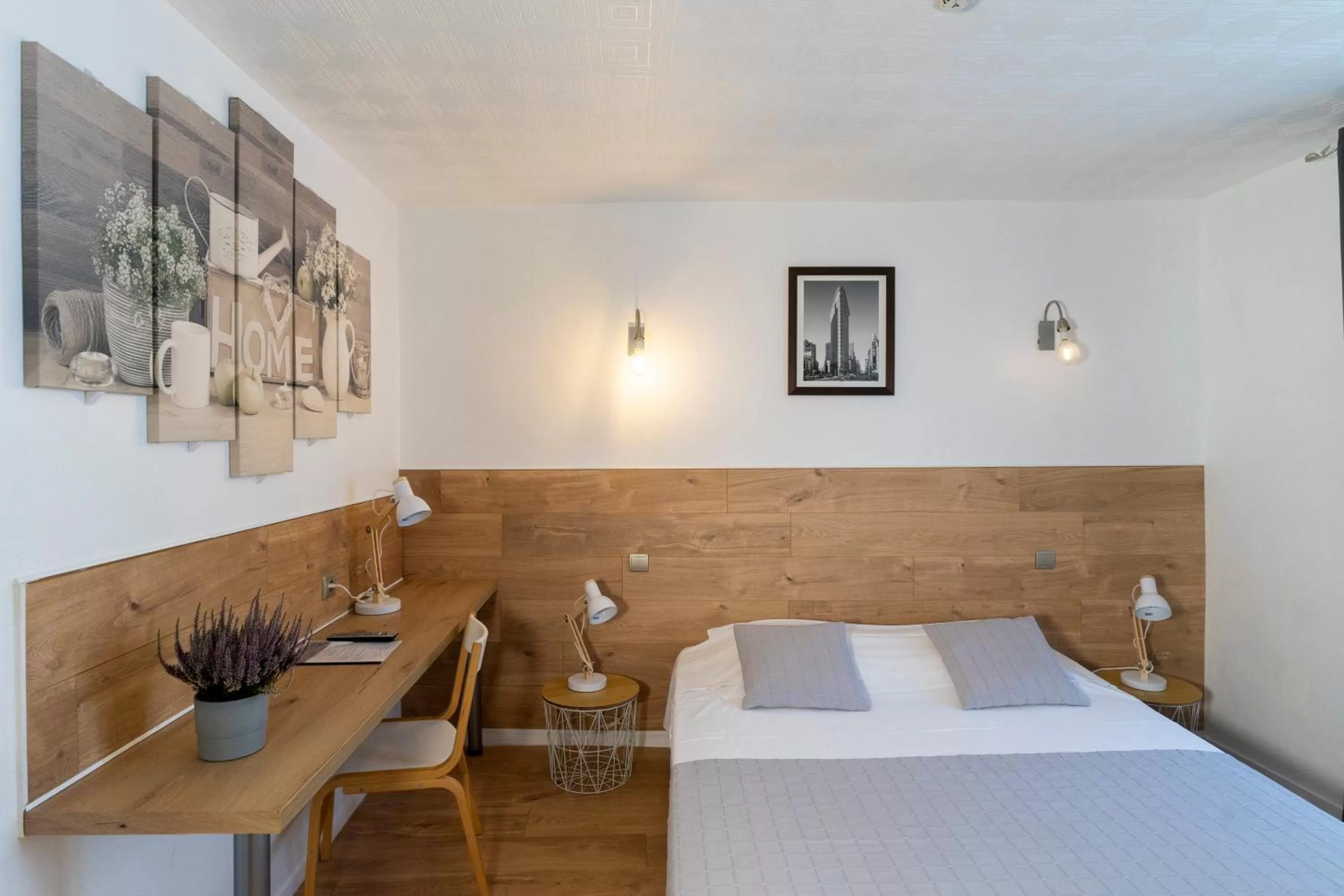 Photo of the whole room, Bed in Hôtel du Midi