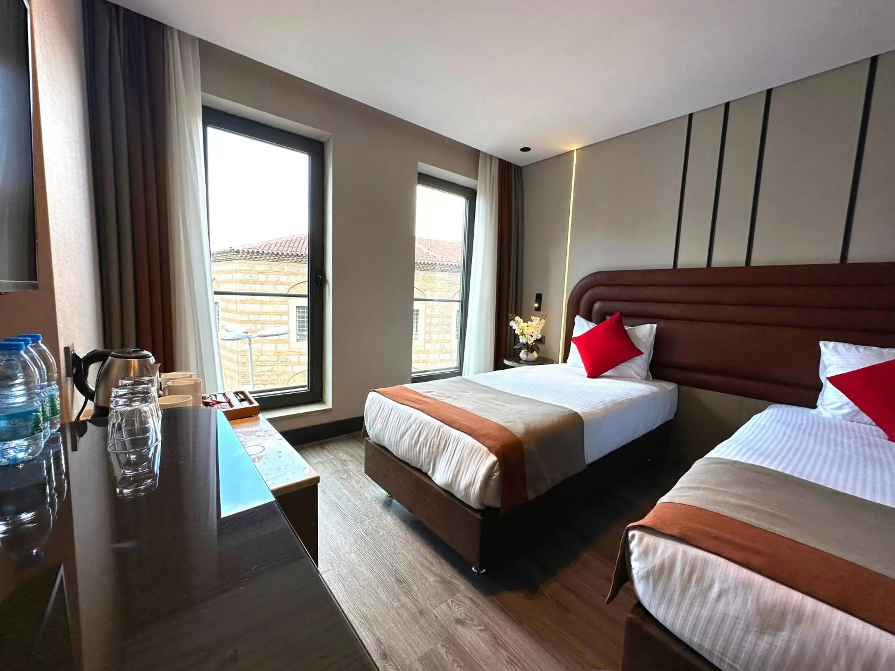 Standard Twin Room in Edition Old City Hotel Standard Twin Room in Edition Old City Hotel