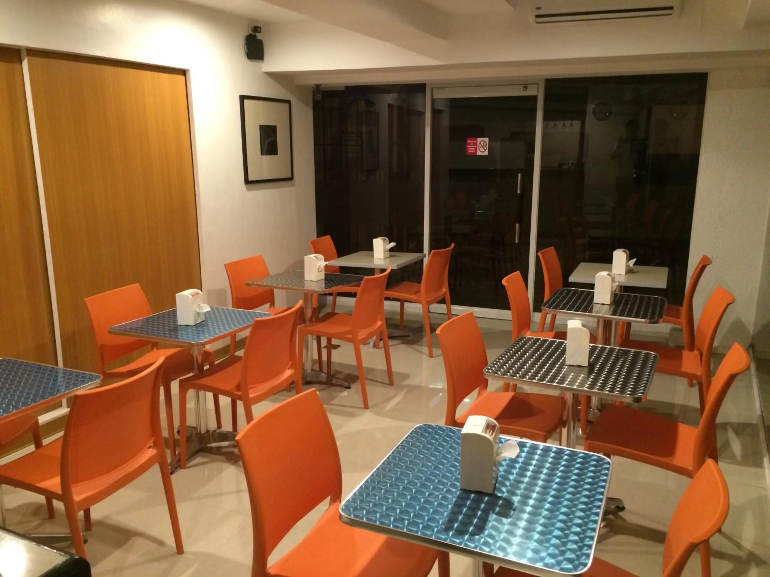 Restaurant/places to eat in Stone House Hotel Pasay