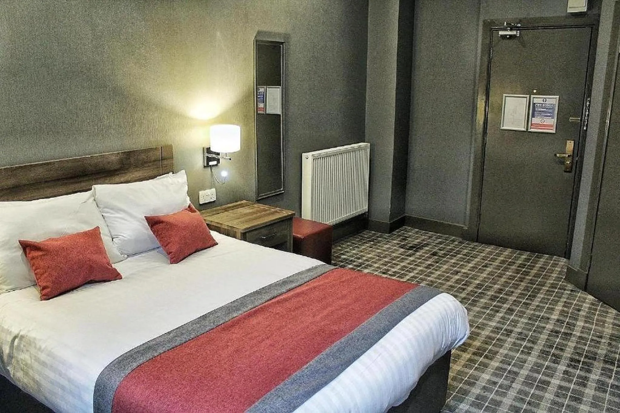 Bed in Devoncove Hotel Glasgow