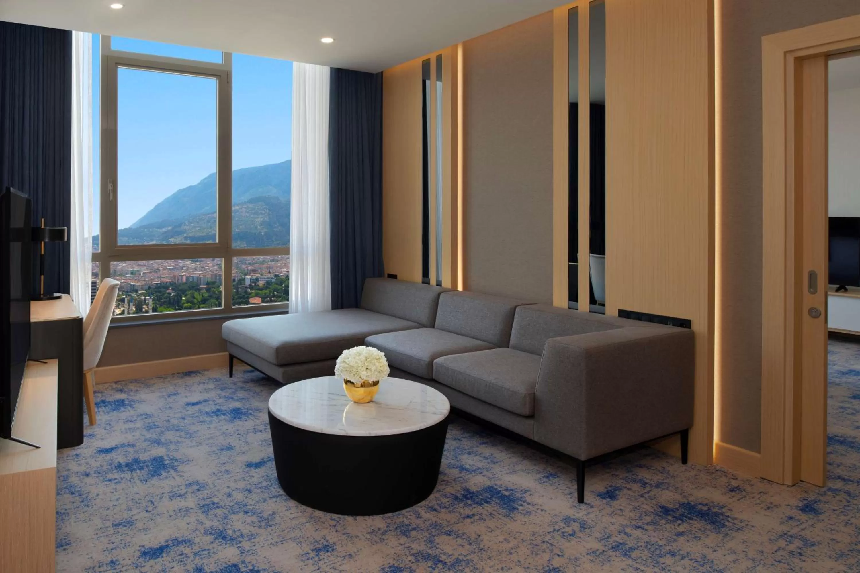 Living room in DoubleTree by Hilton Manisa