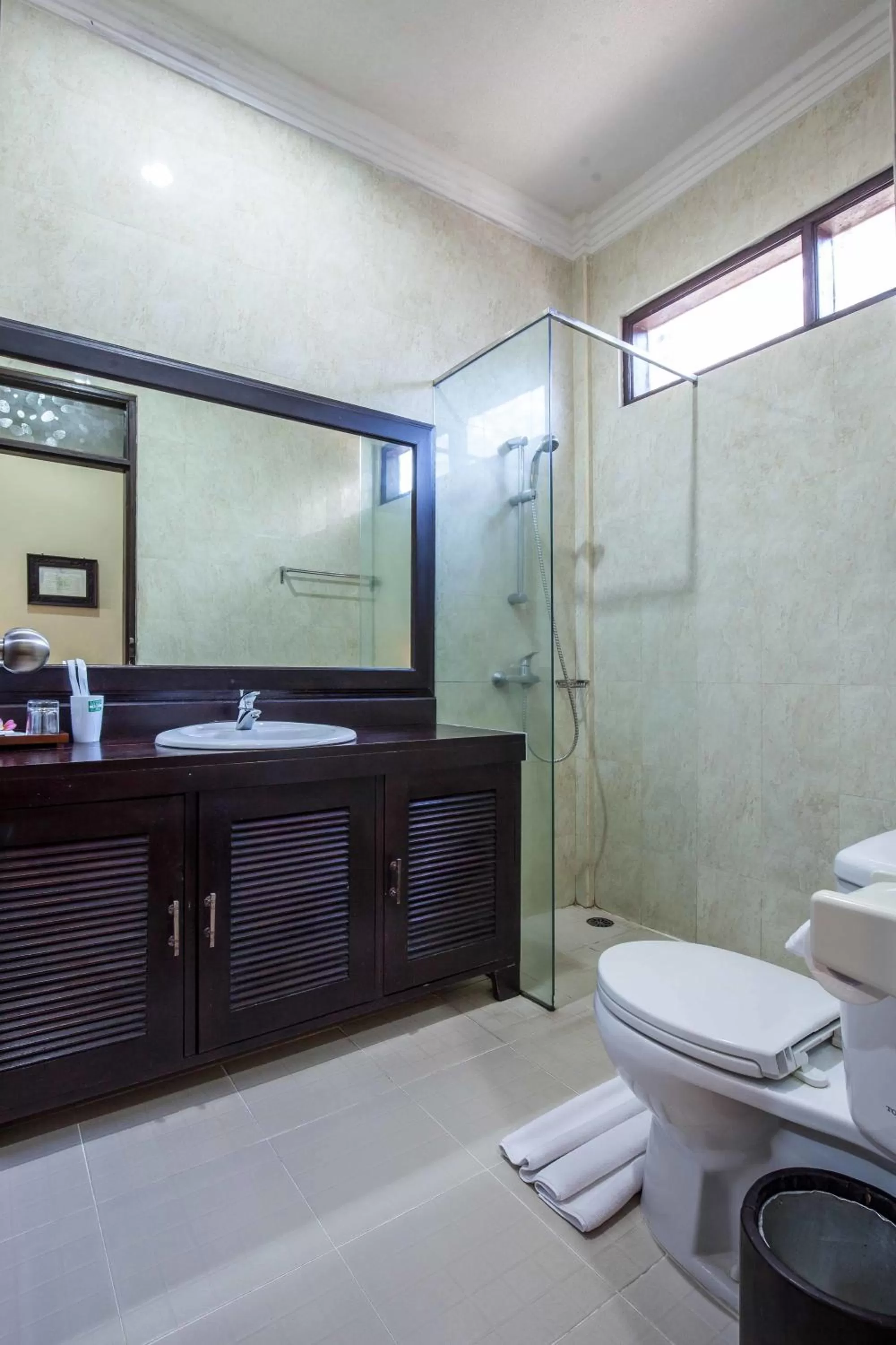 Shower in Vila Shanti Beach Front Hotel Sanur