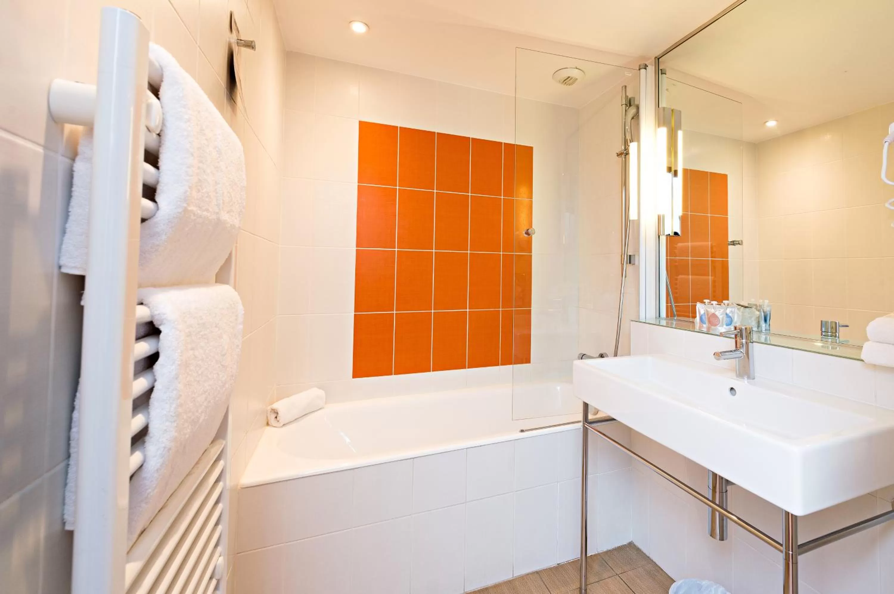 Bathroom in Hôtel Mercure Toulon La Seyne-Sur-Mer