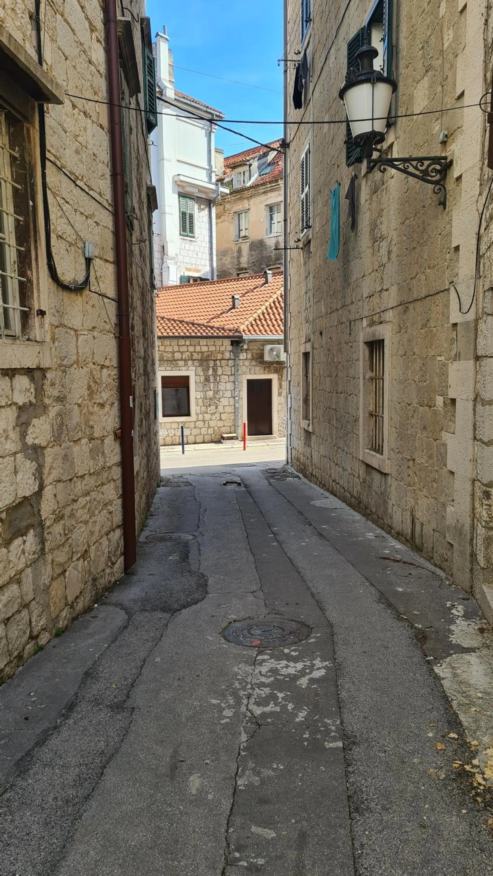 Neighbourhood in Apartment Central Old town with private indoor garage parking