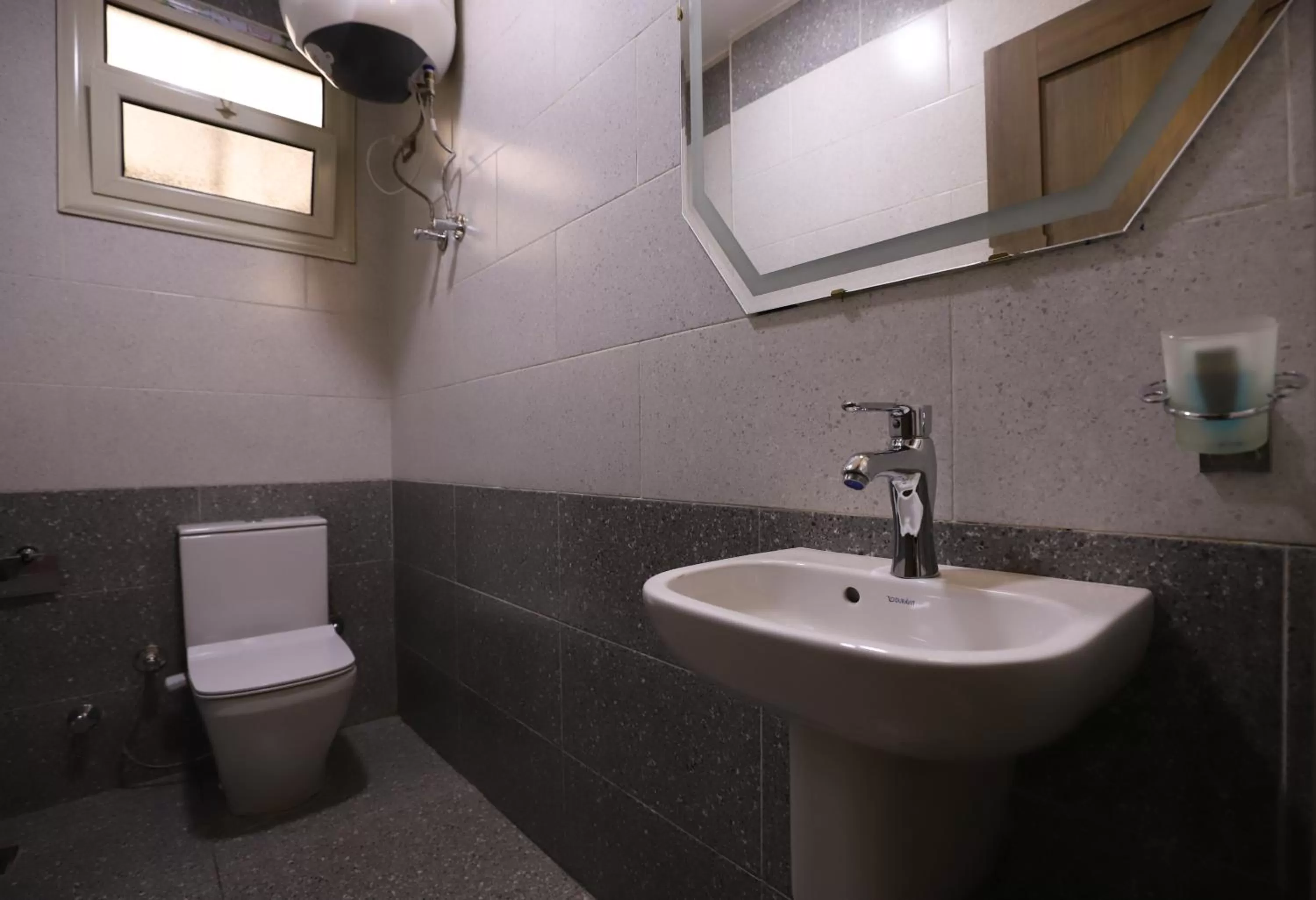 Bathroom in Brothers Pyramids View Hotel