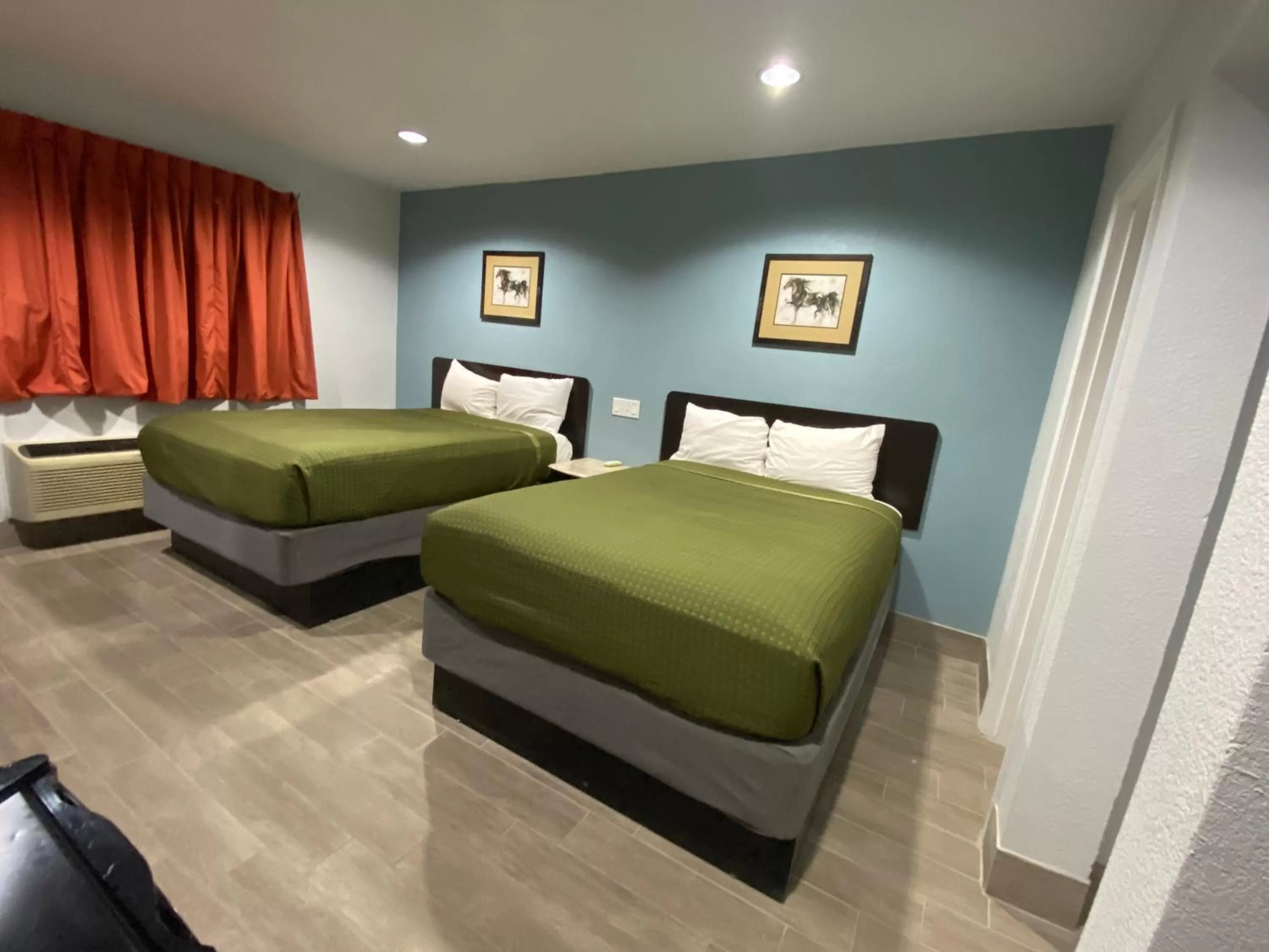 Bed in Executive Inn