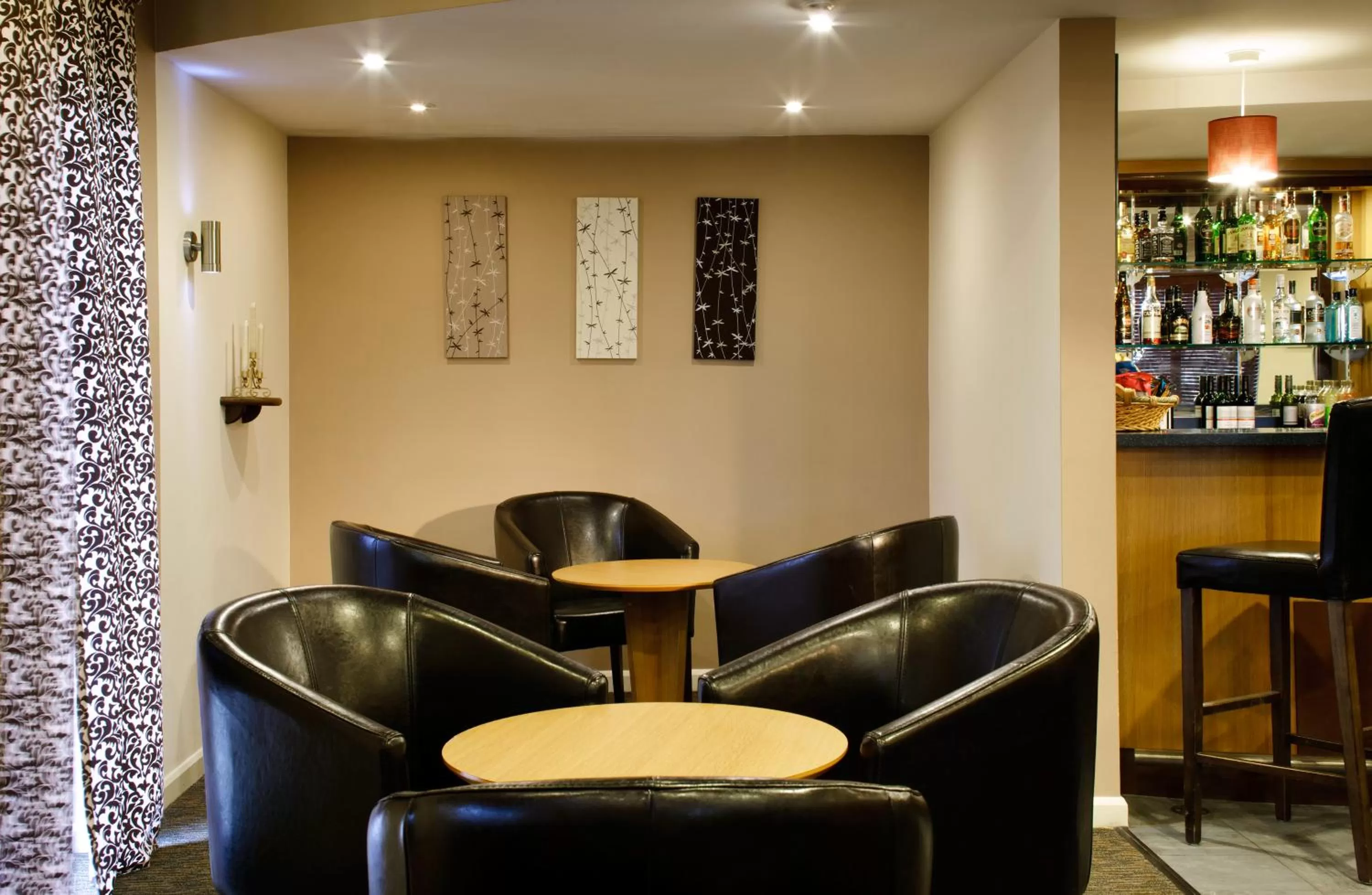 Lounge or bar in ibis Lincoln