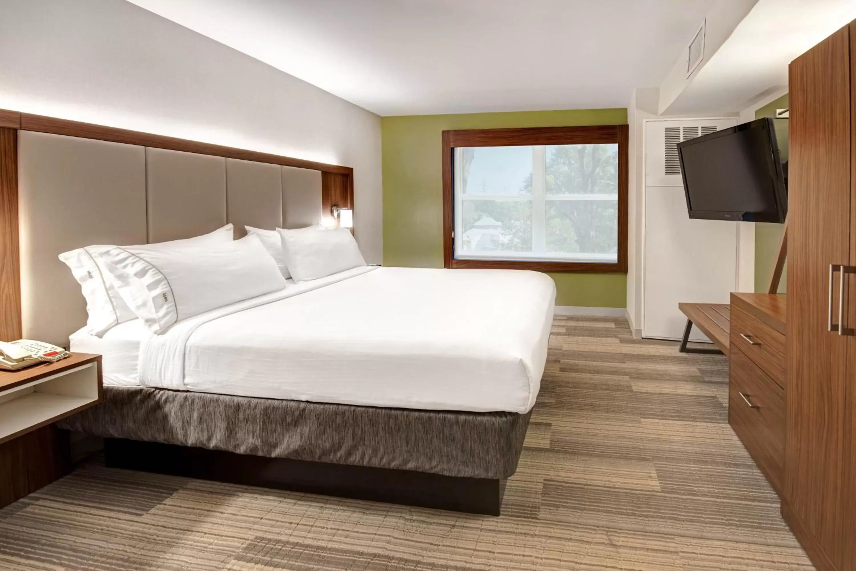 King Suite in Holiday Inn Express Woodbridge by IHG King Suite in Holiday Inn Express Woodbridge by IHG