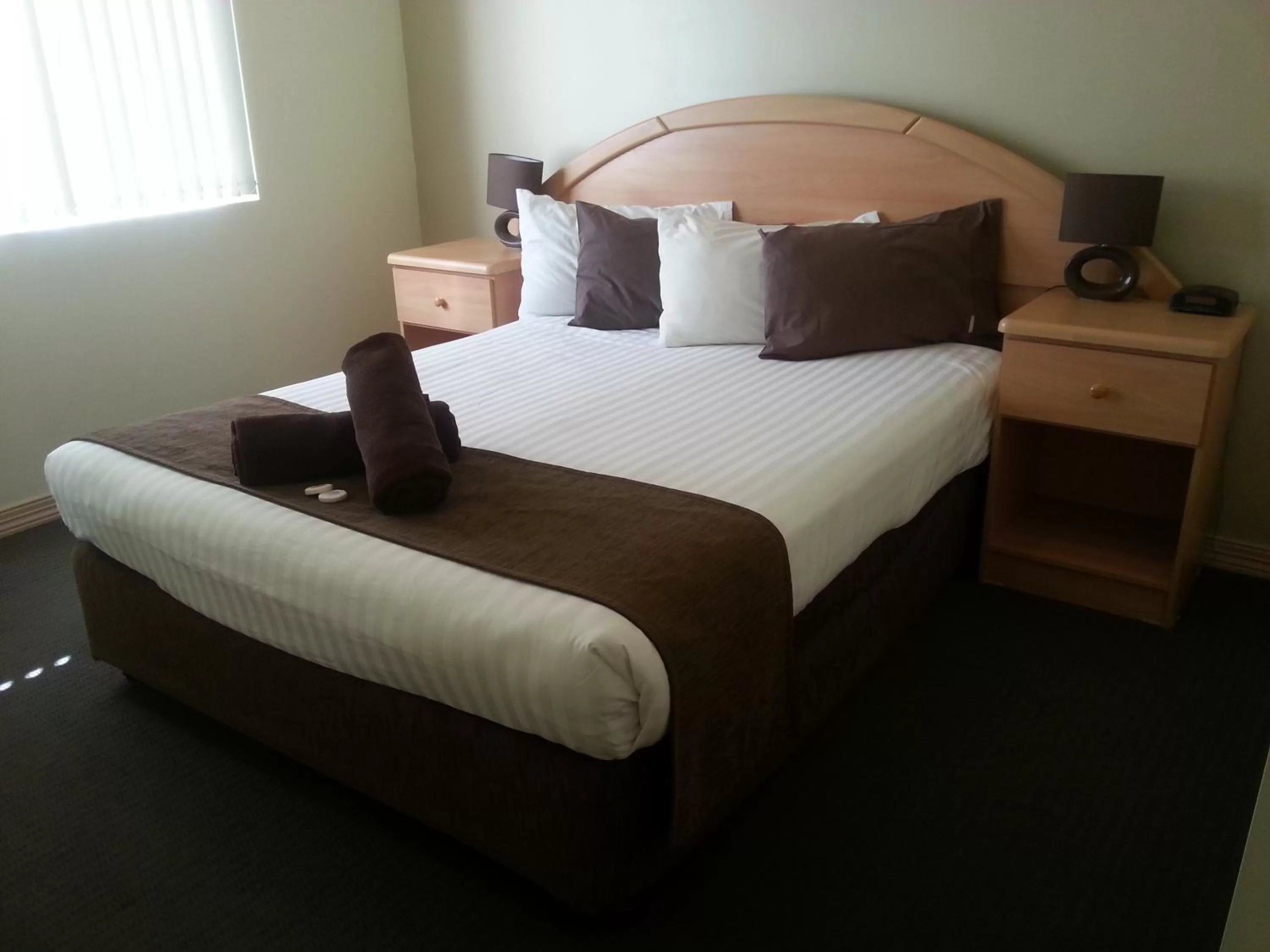 Bed in Alice On Todd Apartments