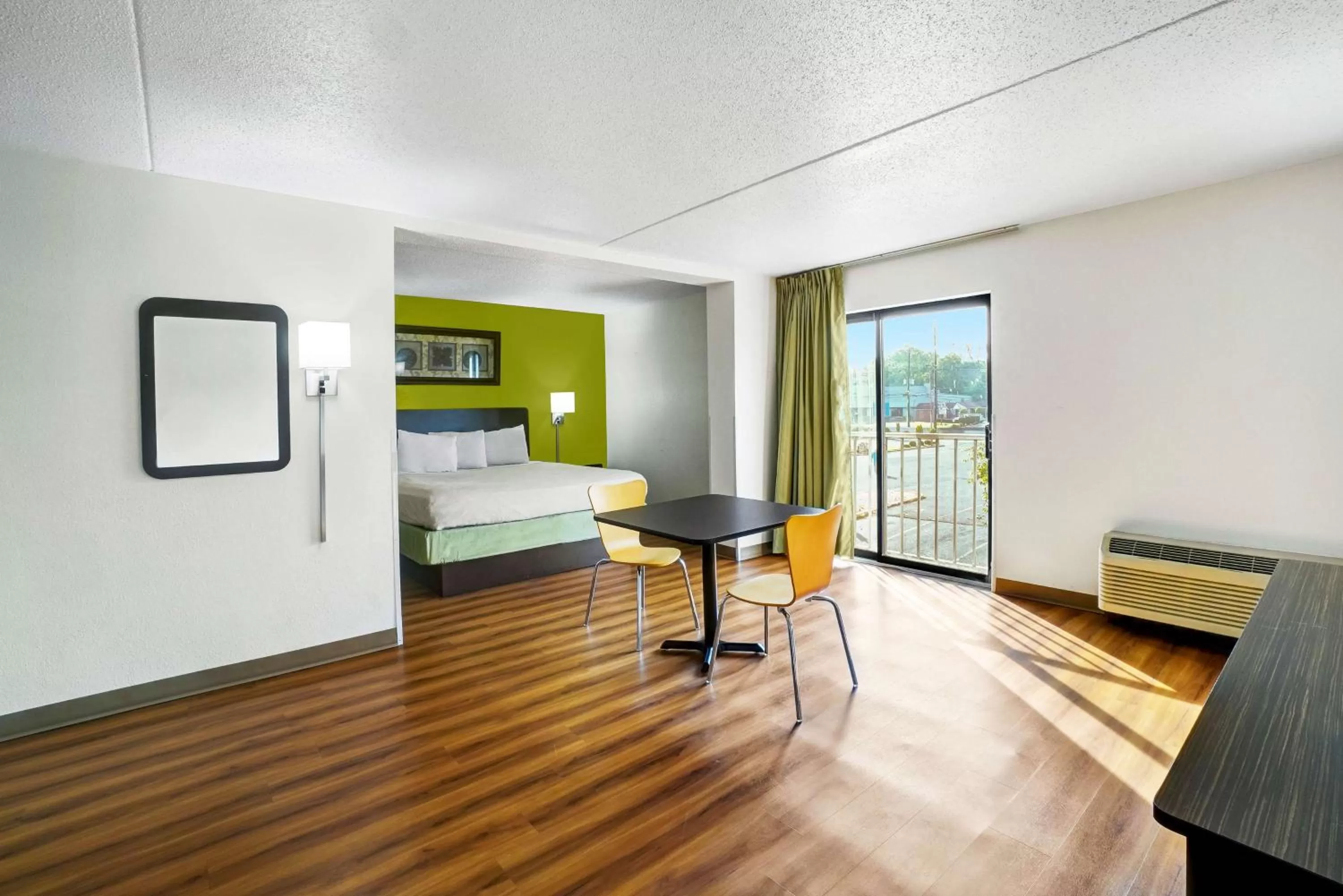 Photo of the whole room, Bed in Motel 6-Lawrenceville, NJ