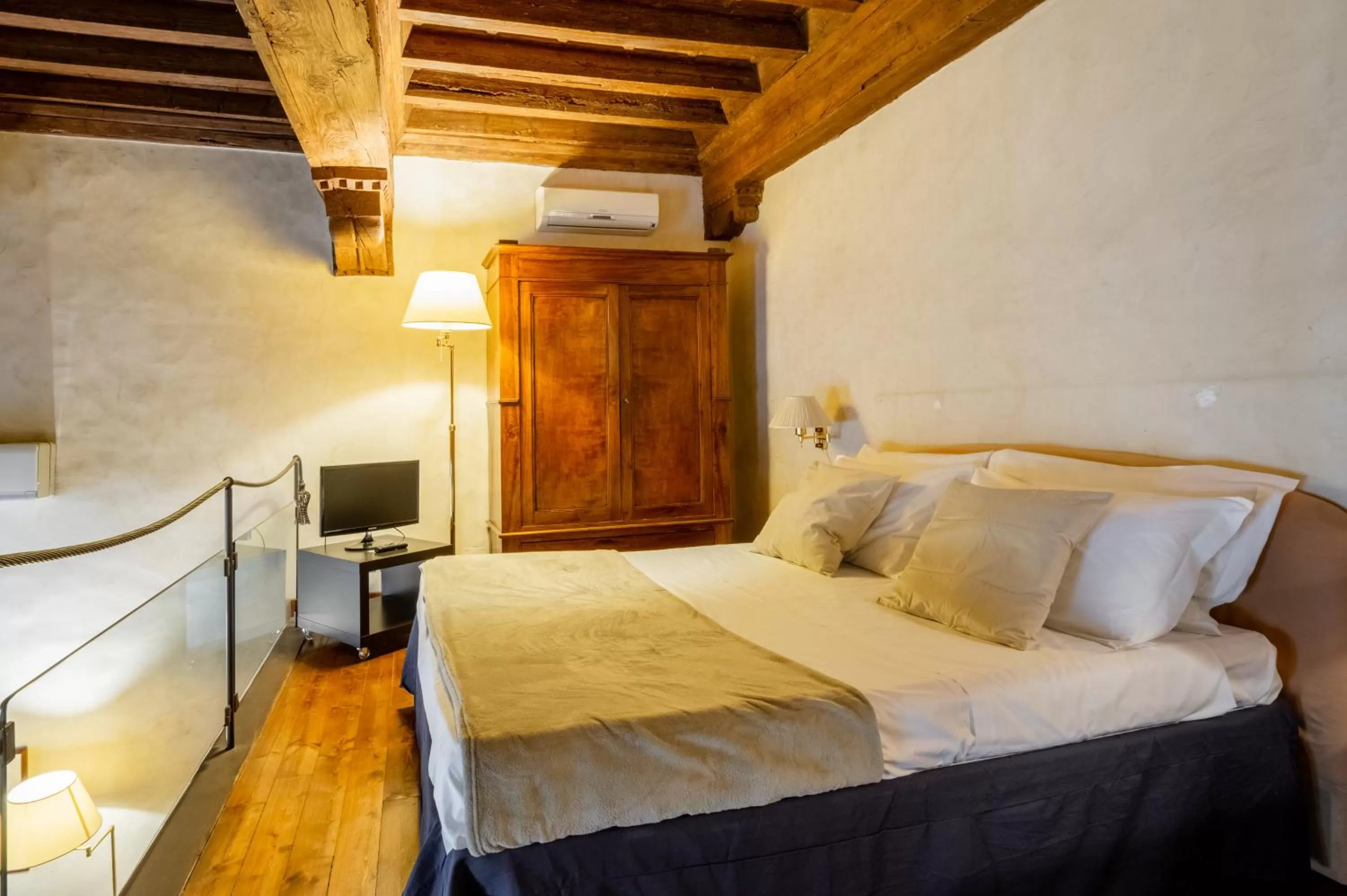 Bed in Palazzo Salviati by Varental