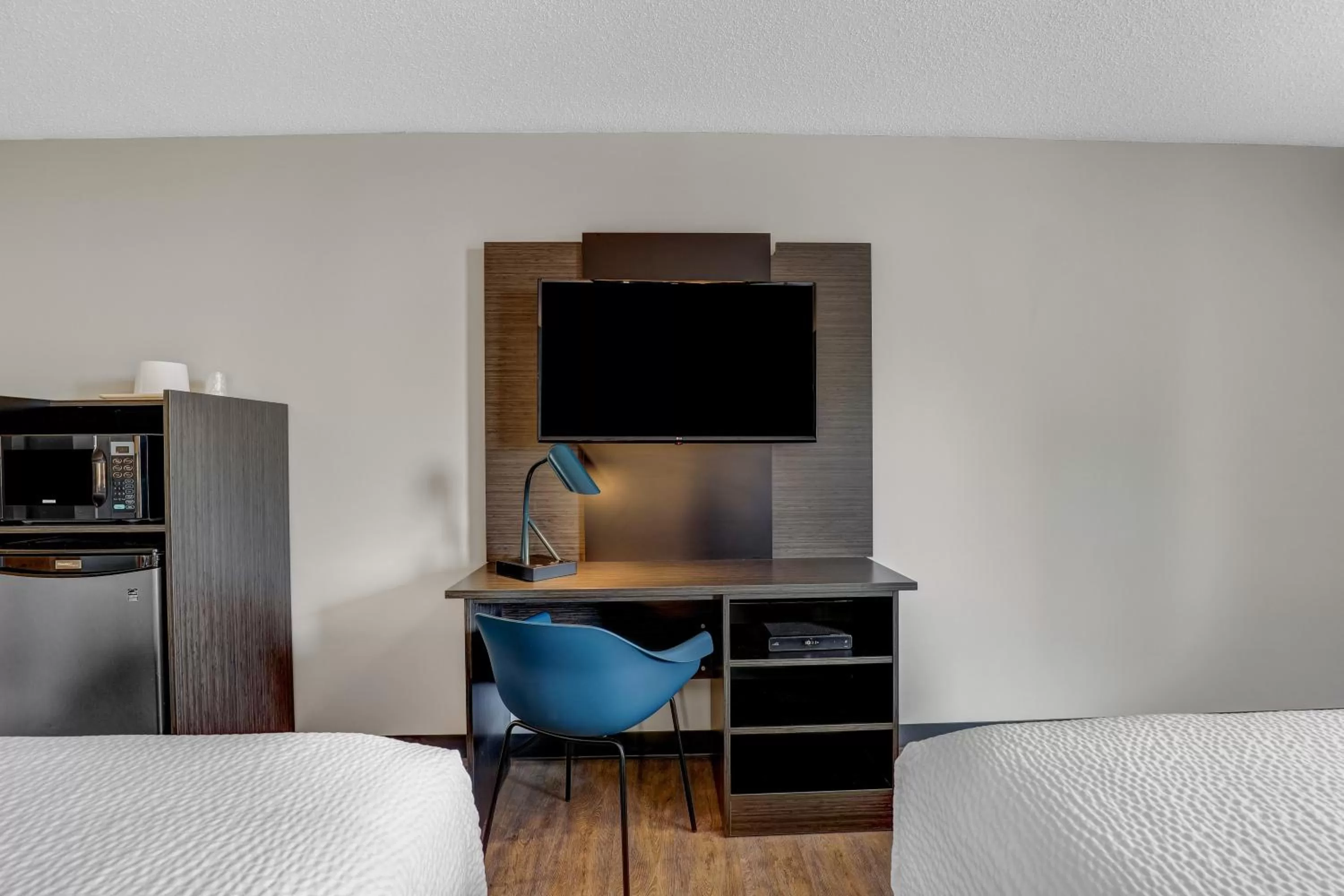 TV and multimedia, Bed in Motel 6 Brooks AB