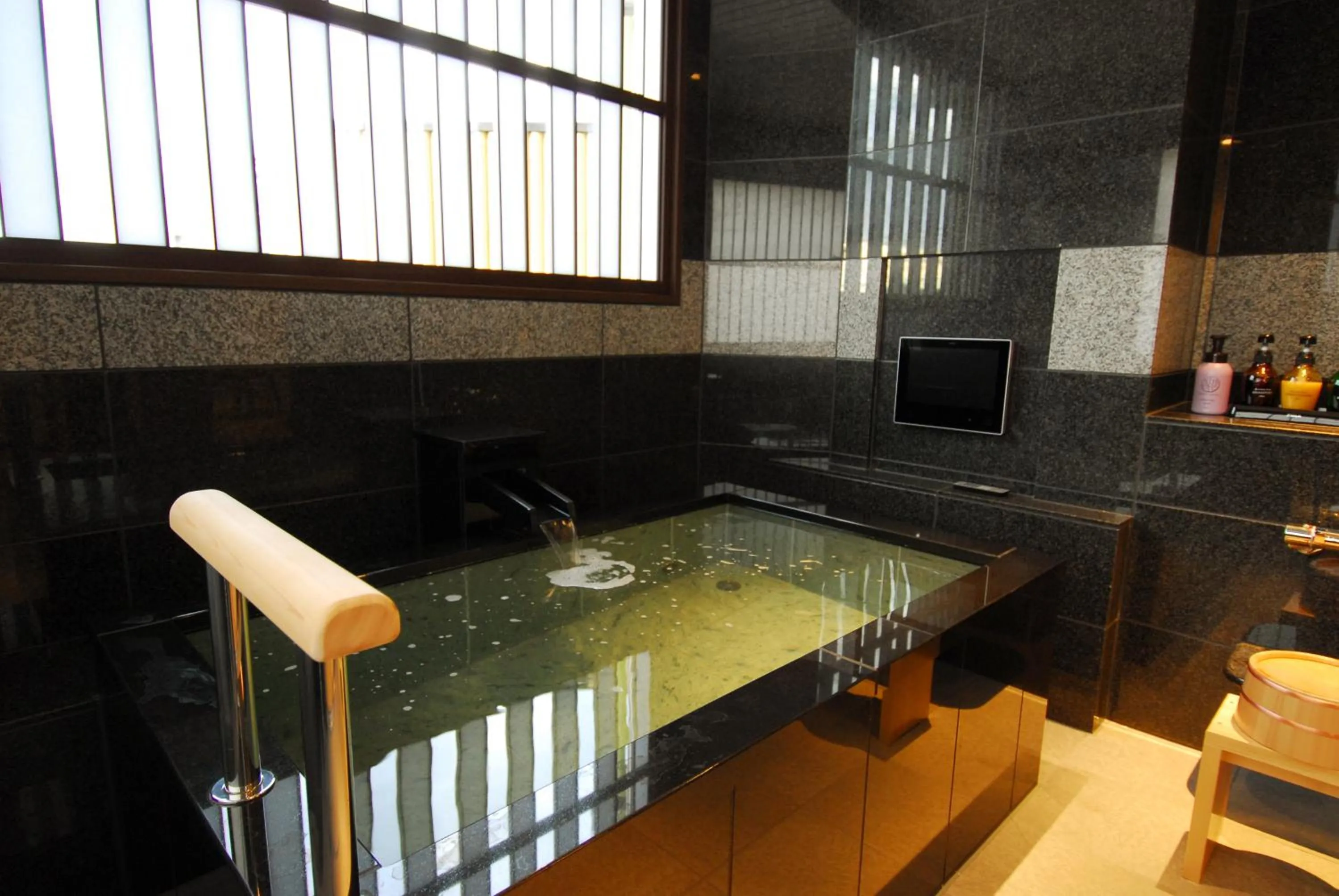 Hot Spring Bath in Arima Onsen Taketoritei Maruyama