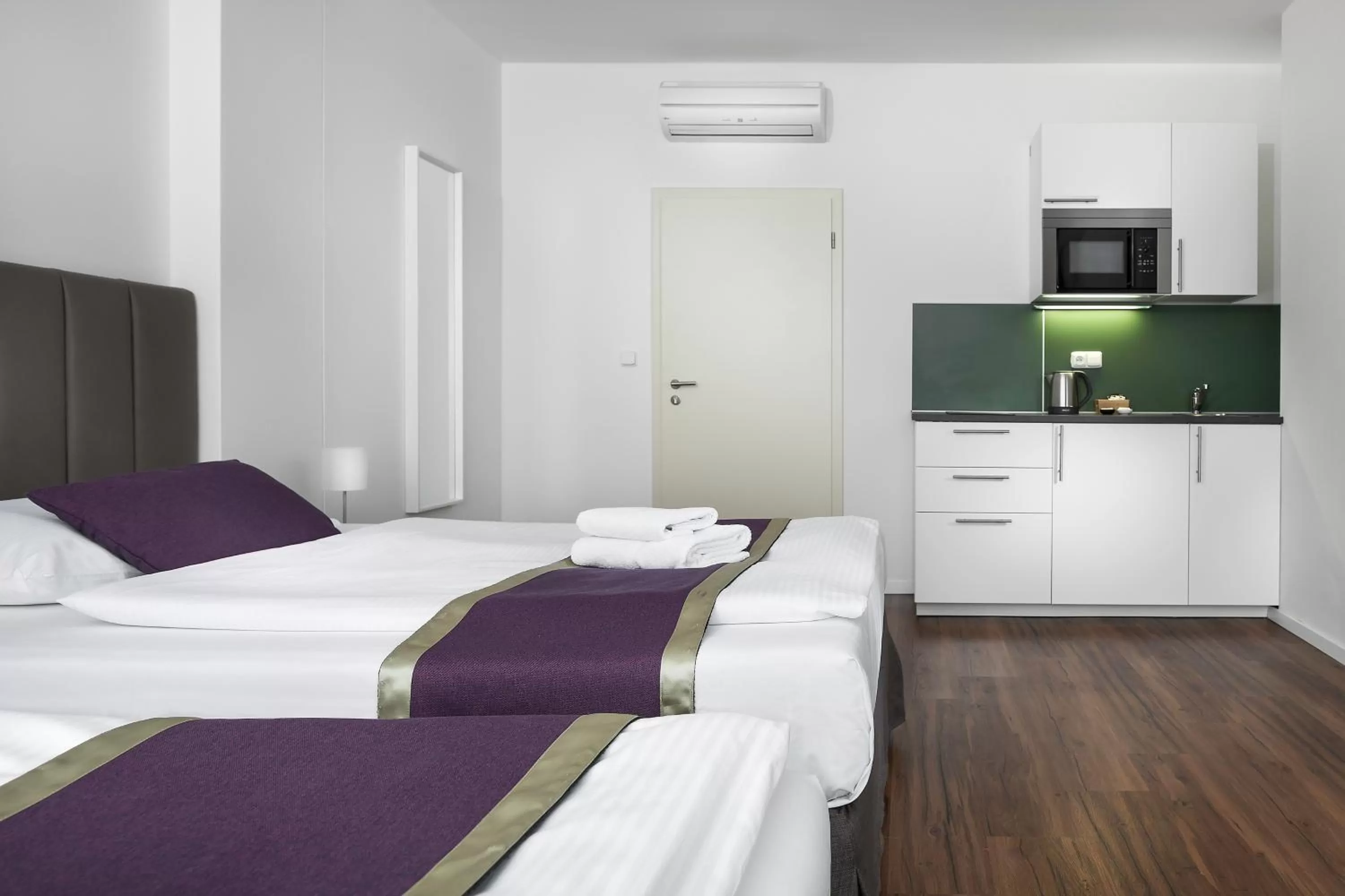 Bed in Elizabeth Suites